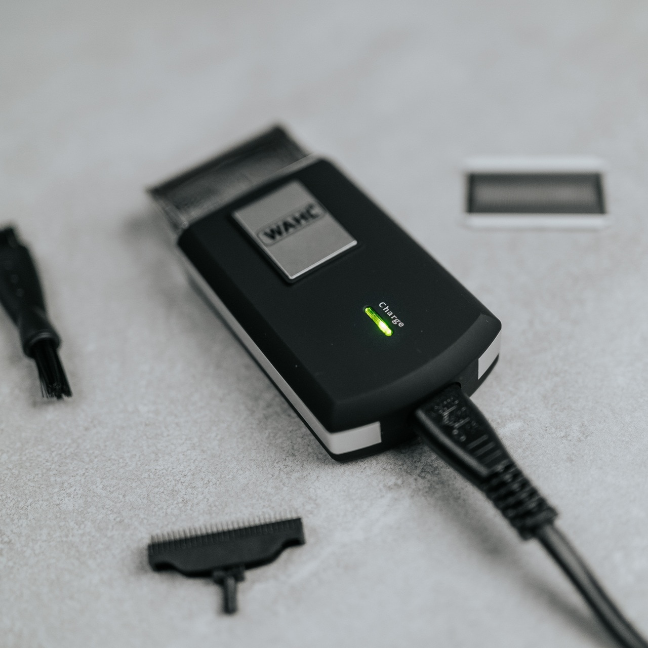 Wahl Elektrorasierer »Travel Shaver«, 8 St. Aufsätze, Kompaktes Design, LED-Ladenanzeige