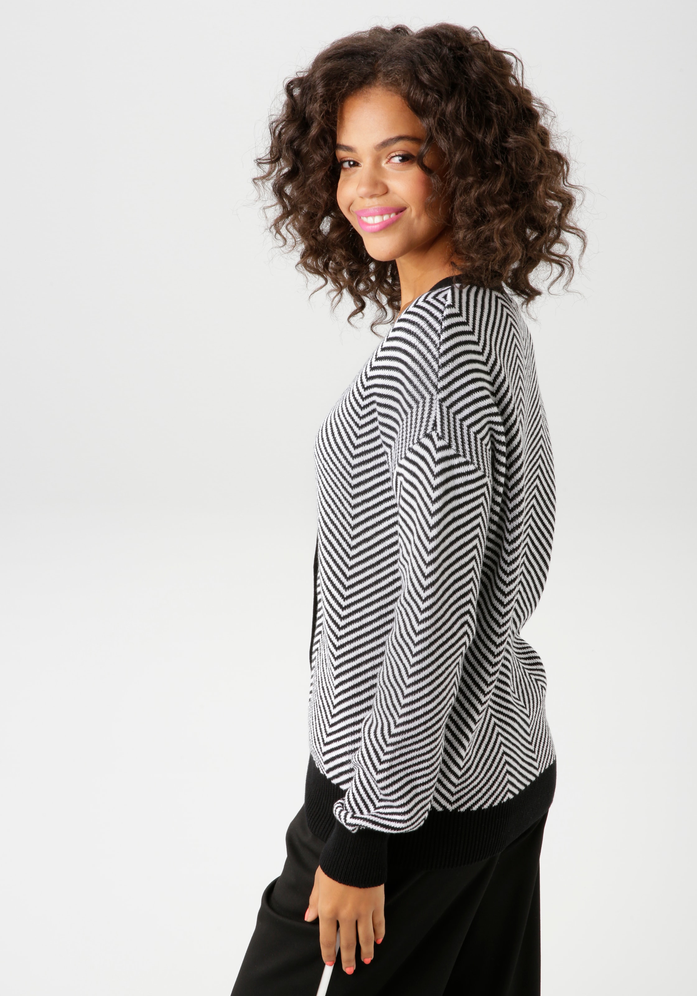 Aniston CASUAL Strickjacke, im trendigem Fischgrat-Muster