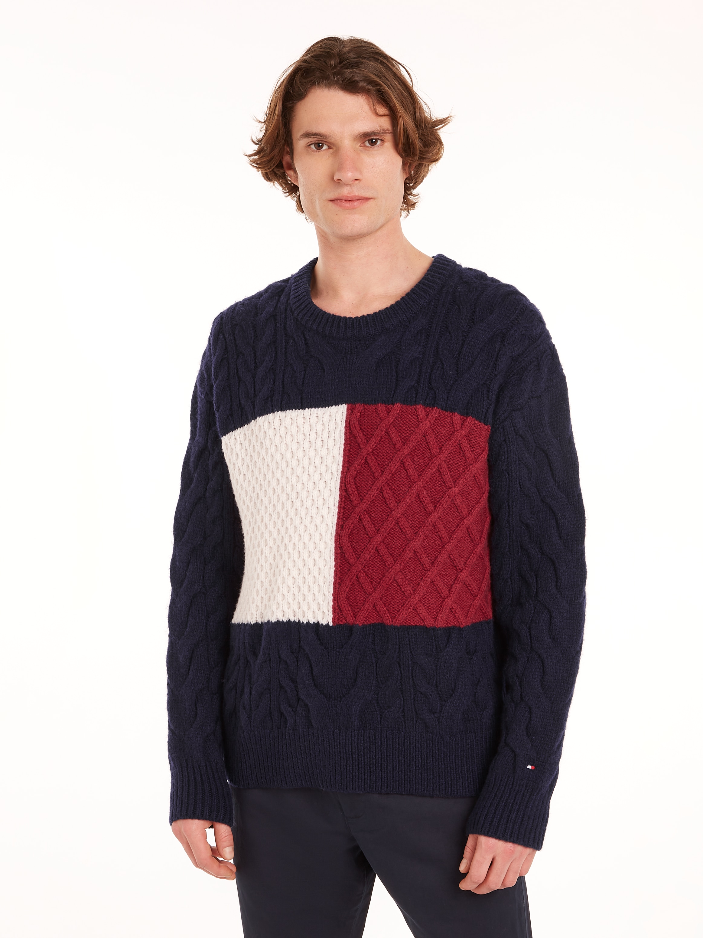 Rundhalspullover »CABLE FLAG SWEATER«, mit Colorblocking-Design vorne