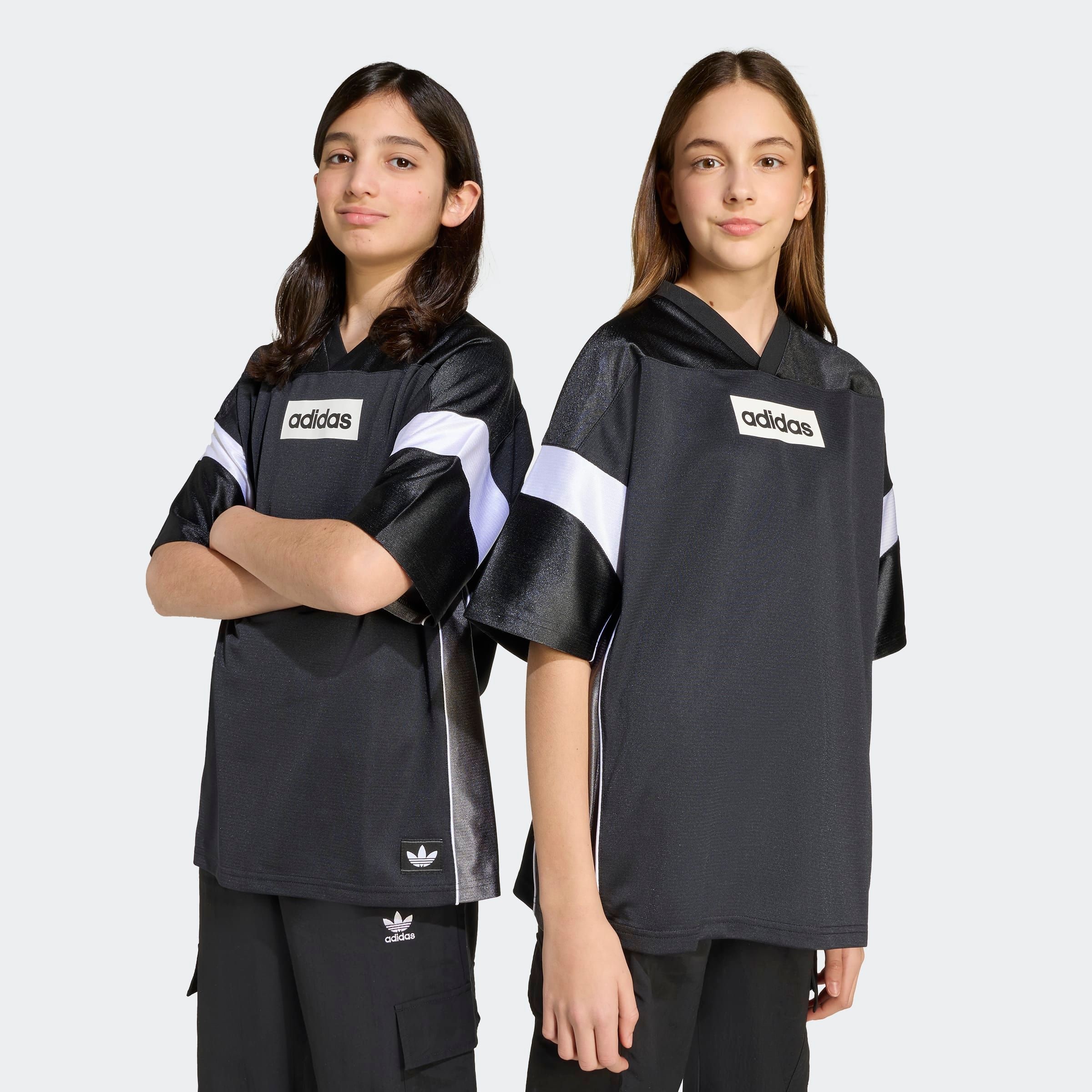 adidas Originals T-Shirt »JERSEY TEE« sportlicher Stil, V-Ausschnitt, Oversize-Passform, aus Polyester