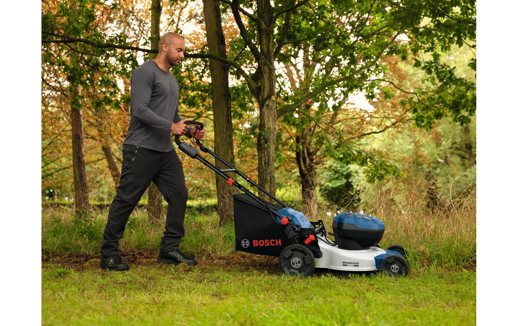 Bosch Professional Akkurasenmäher »GRA18V2-46SP« Selbstfahrend für bequemes und müheloses Mähen