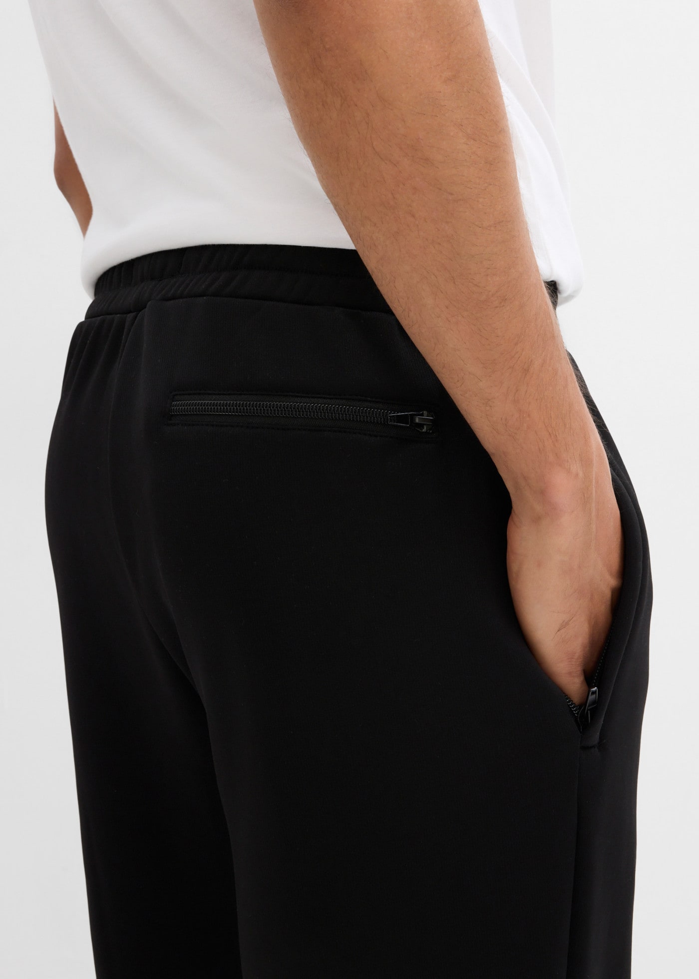 bonprix Pantalon de jogging  avec fonction thermo, coupe régulière, style décontracté