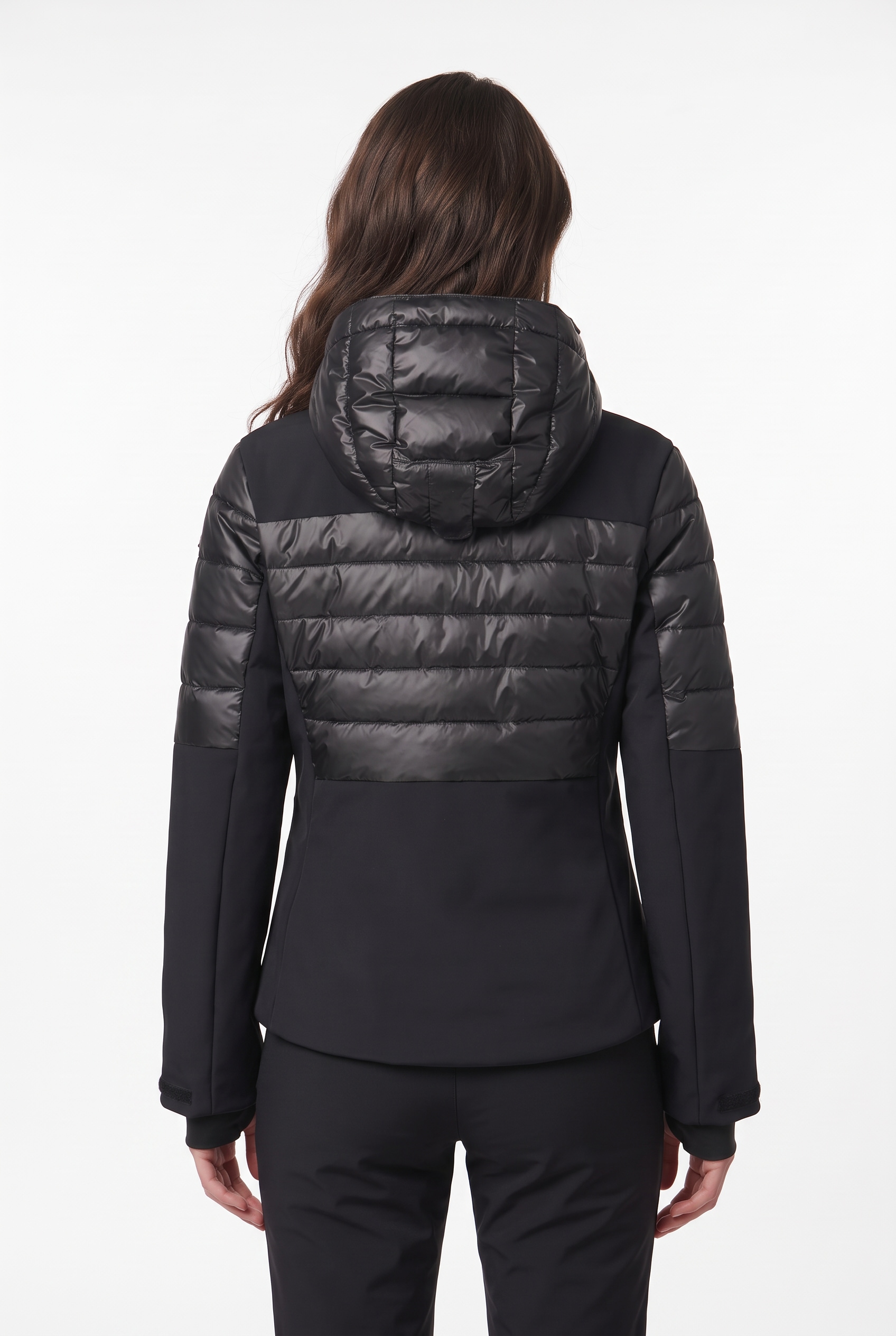 Luhta Softshelljacke »D SOFTSHELLJACKE KIERINKI« mit Kapuze mit Reissverschlusstaschen, wärmend, atmungsaktiv, windabweisend