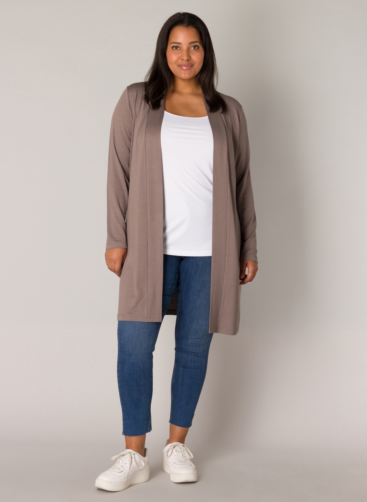 Base Level Curvy Strickjacke, ohne Verschluss und aus Viskose