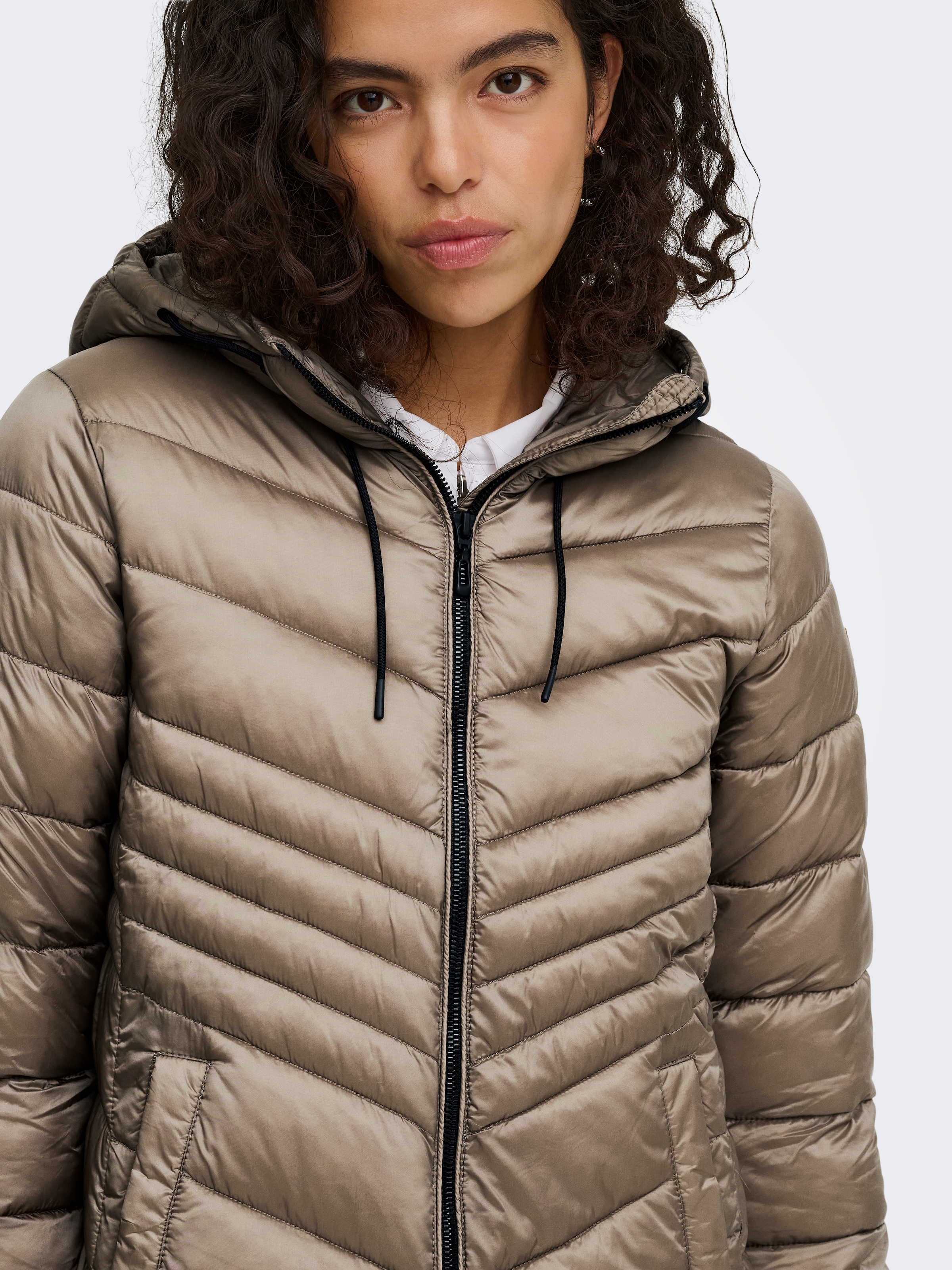 ONLY Veste matelassée »ONLMIMI  COAT CC OTW« avec capuche fibre synthétique