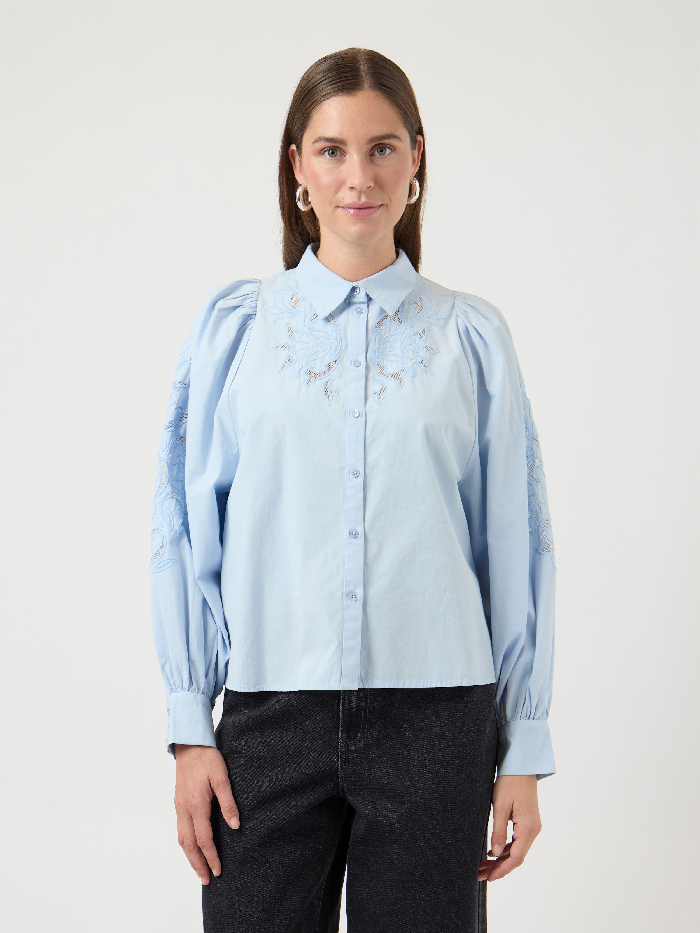 Image of Y.A.S Spitzenbluse "YASZIMIA LS SHIRT S. NOOS"