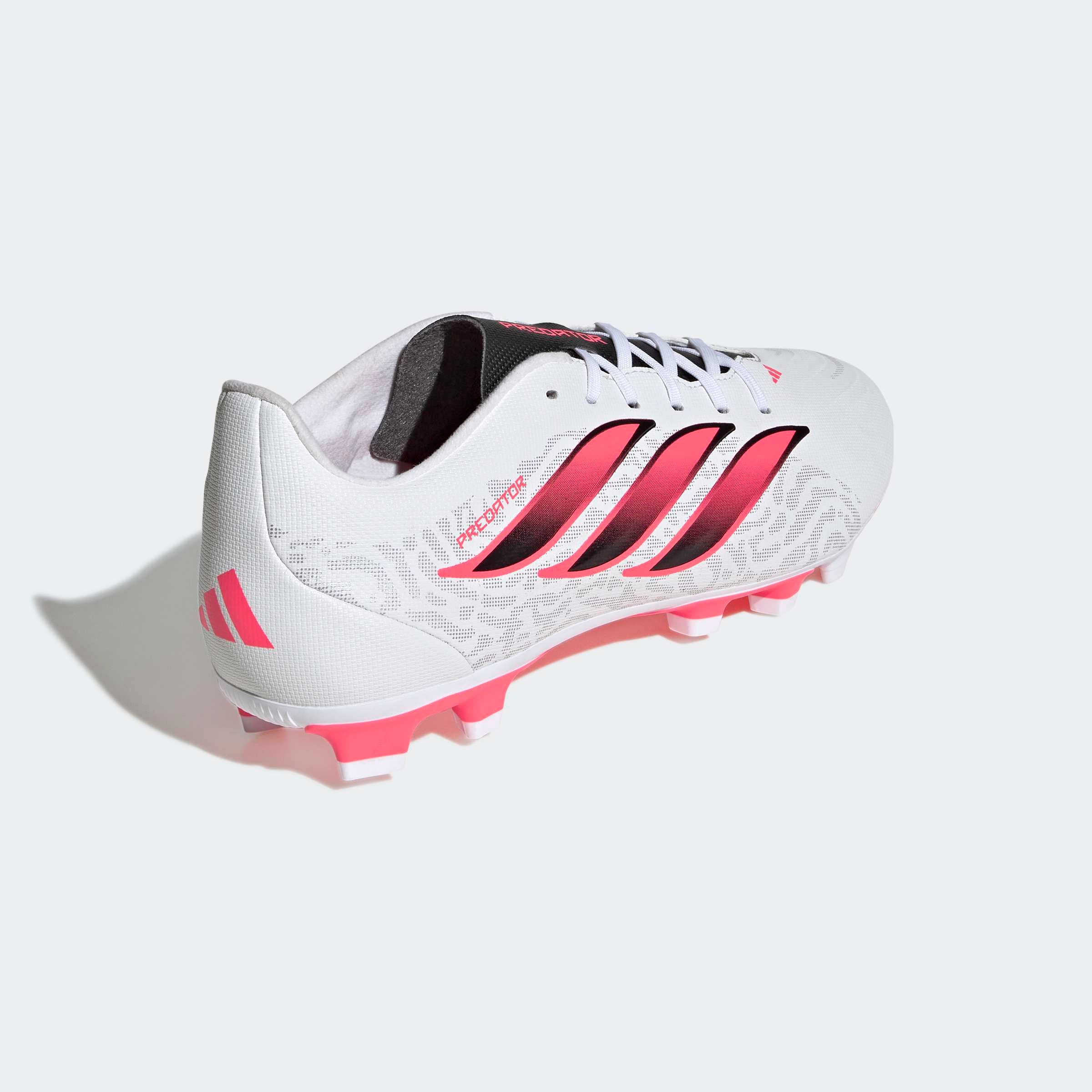 adidas Performance Chaussure de football »PREDATOR CLUB , FESTE BÖDEN/GEMISCHTE BÖDEN«  adapté à de nombreux types de sols