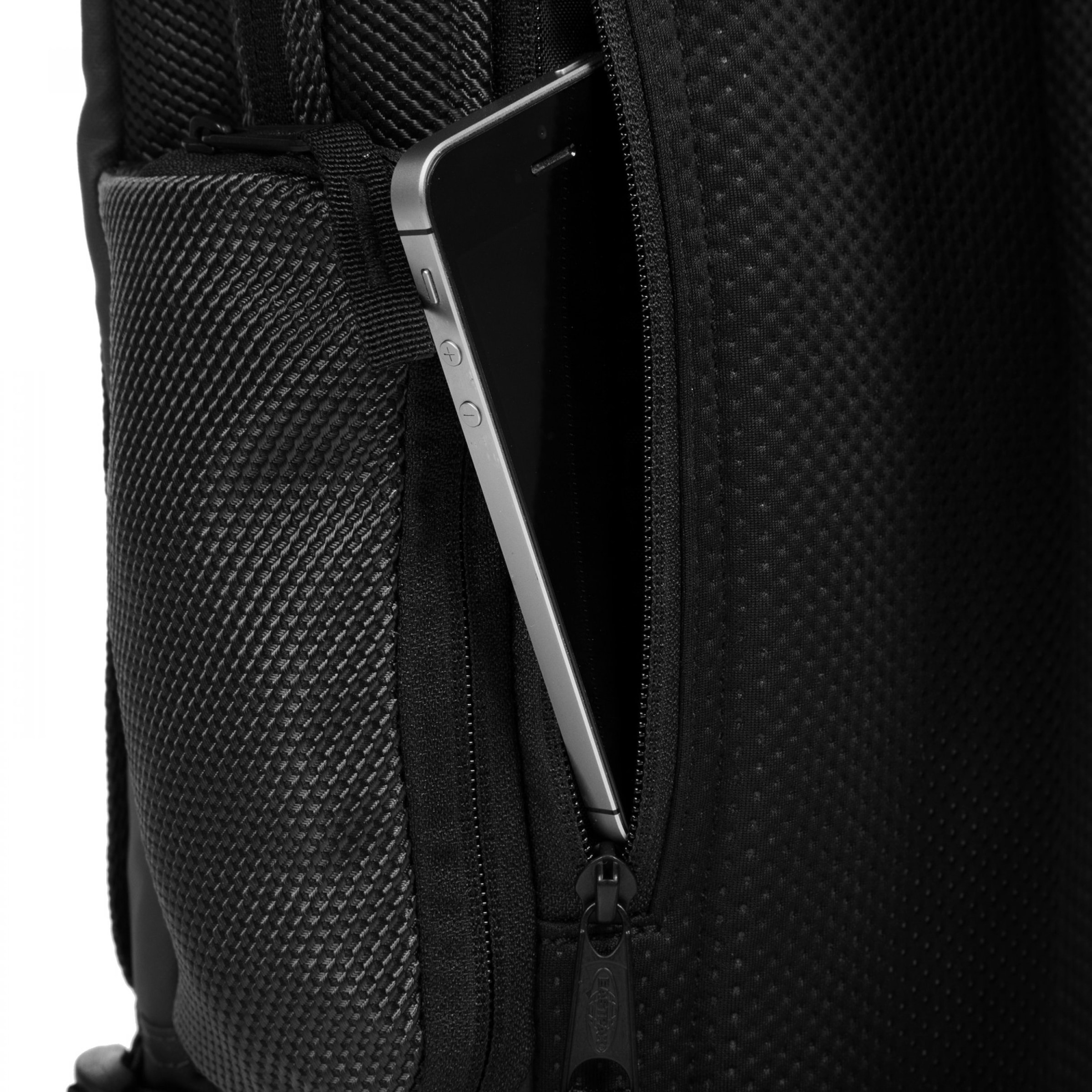 Eastpak Laptoprucksack »TECUM M«, enthält recyceltes Material (Global Recycled Standard)