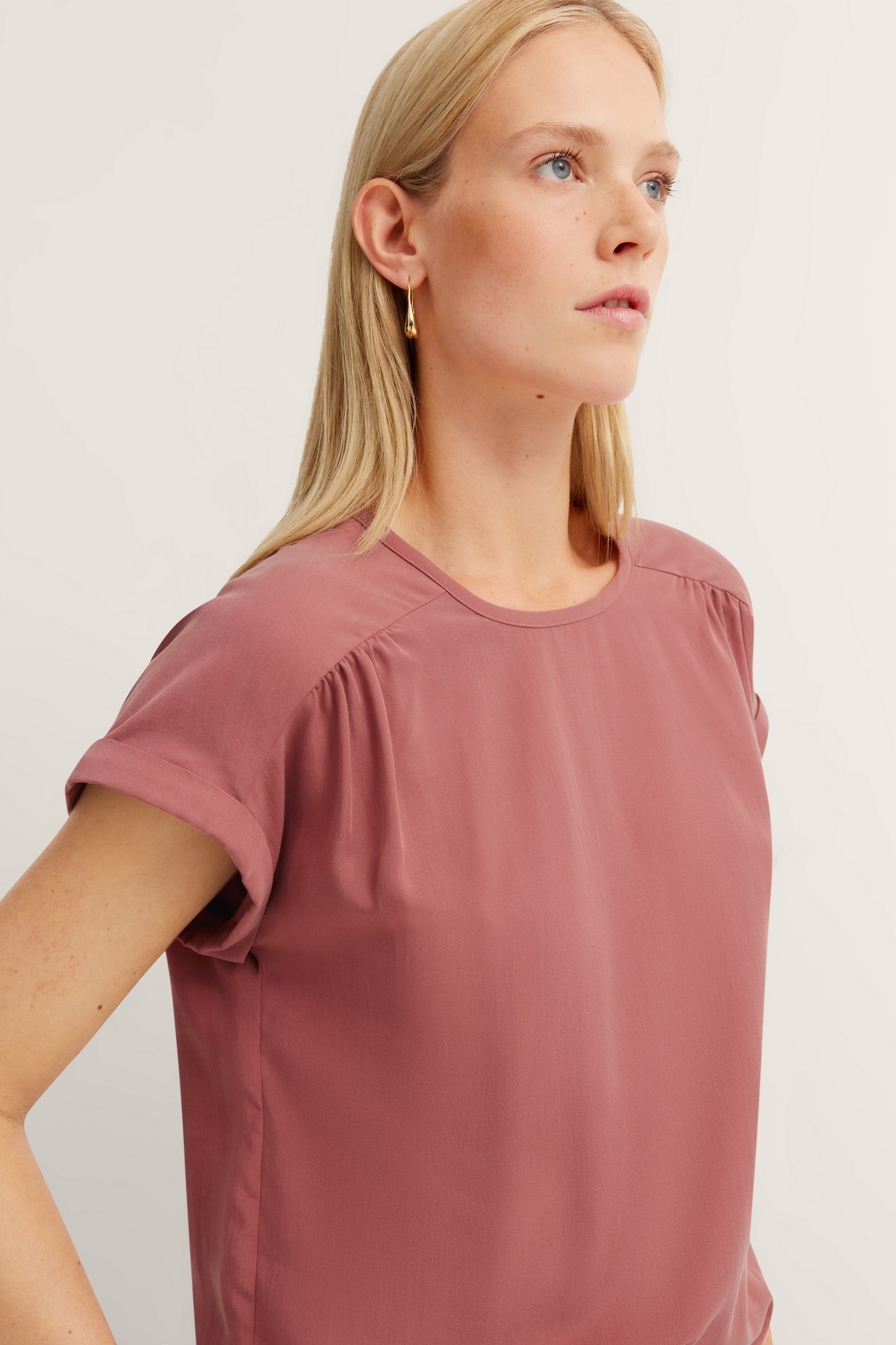 bugatti Blouse à manches courtes mit Rundhalsausschnitt