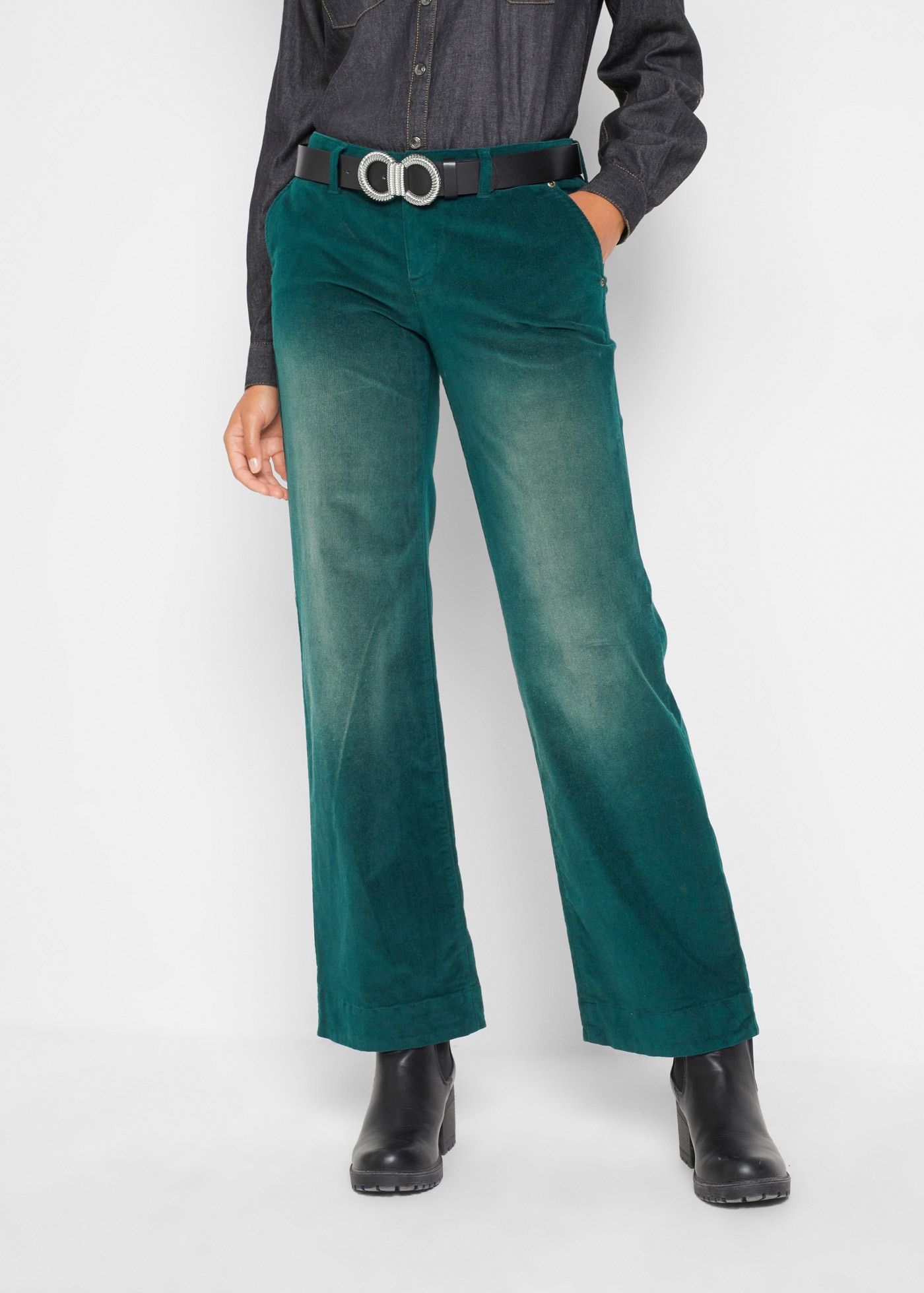 Image of bonprix Cordhose "Stretch-Cordhose, Wide" aus Baumwolle und Elasthan, Loose Fit, ausgestelltes Bein