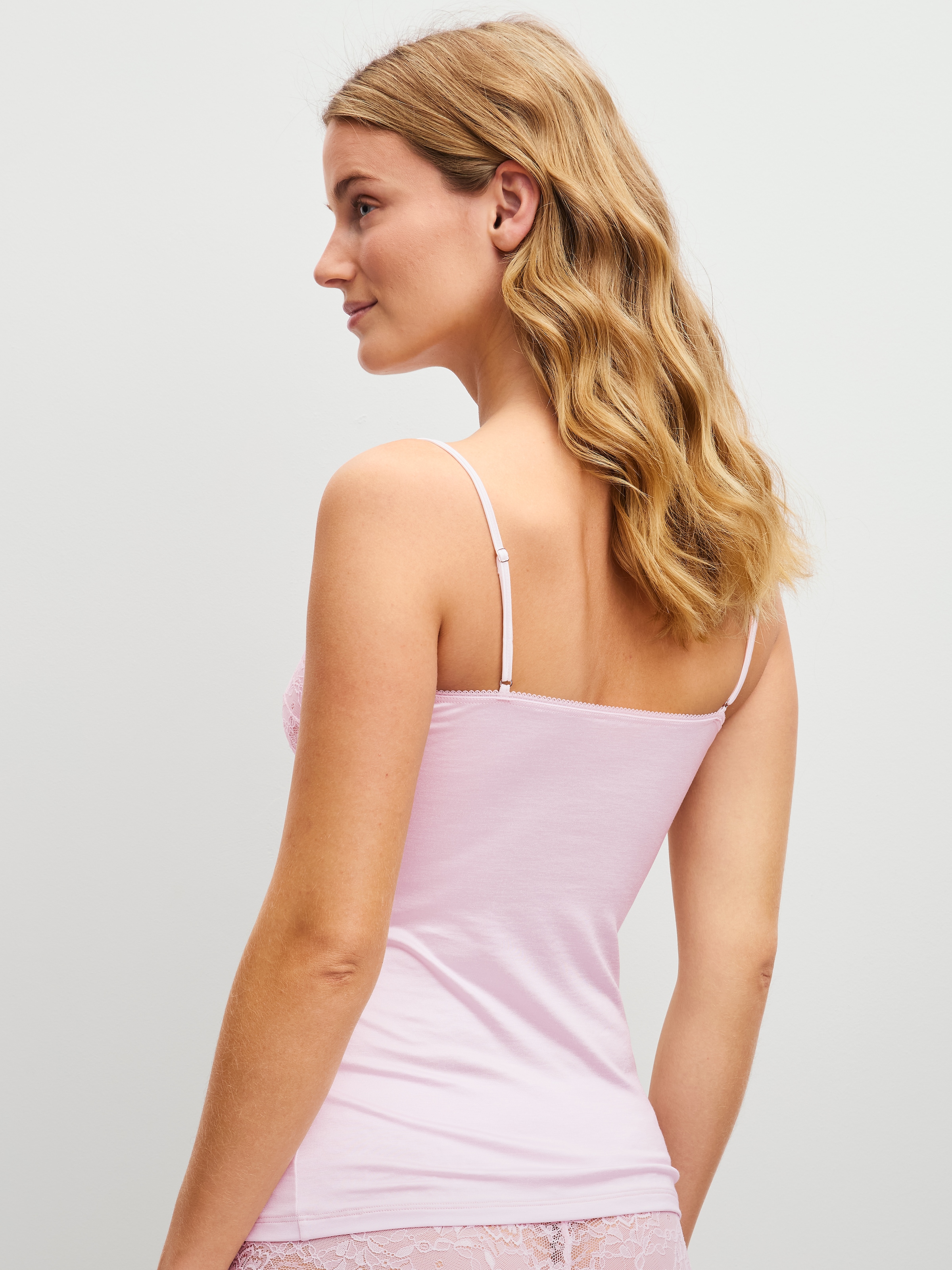 CALIDA Spaghettitop »Sensual Secrets« semitransparente Spitze, Viskose-Mix, Single Jersey, elastisch, weich