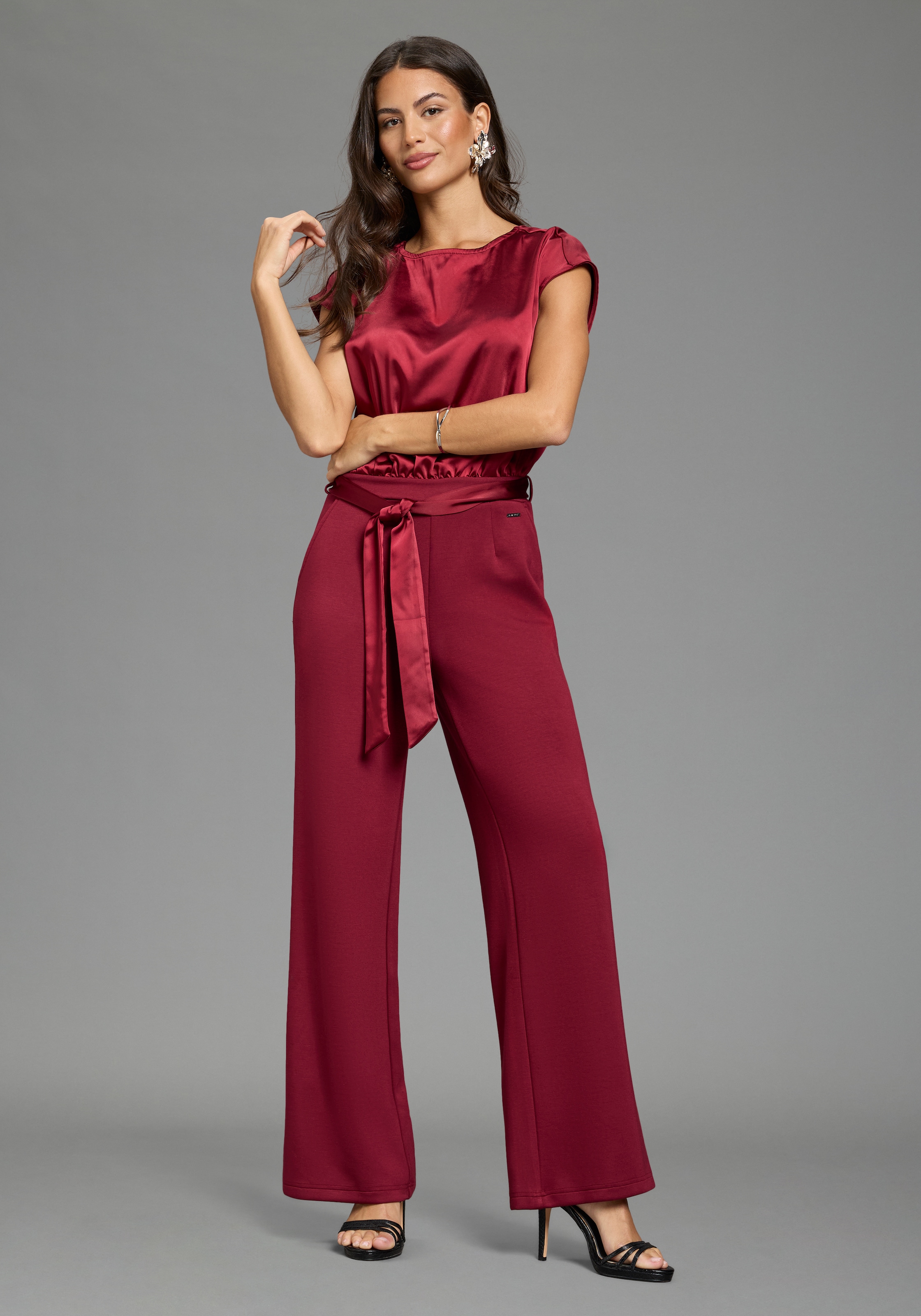 Laura Scott Jumpsuit en satin brillant, avec pantalon jersey confortable, coupe ajustée