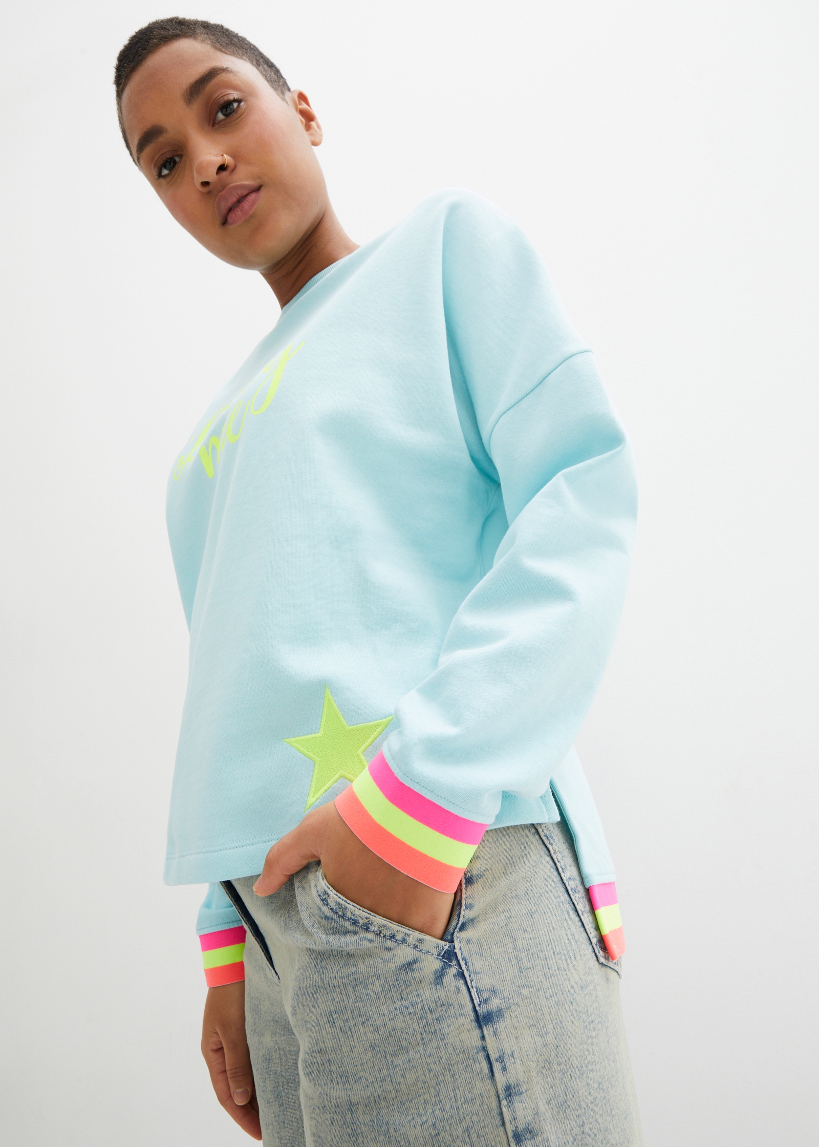 bonprix Sweatshirt , loose fit Passform, mit Neon-Details, aus 100% Baumwolle, Langarm
