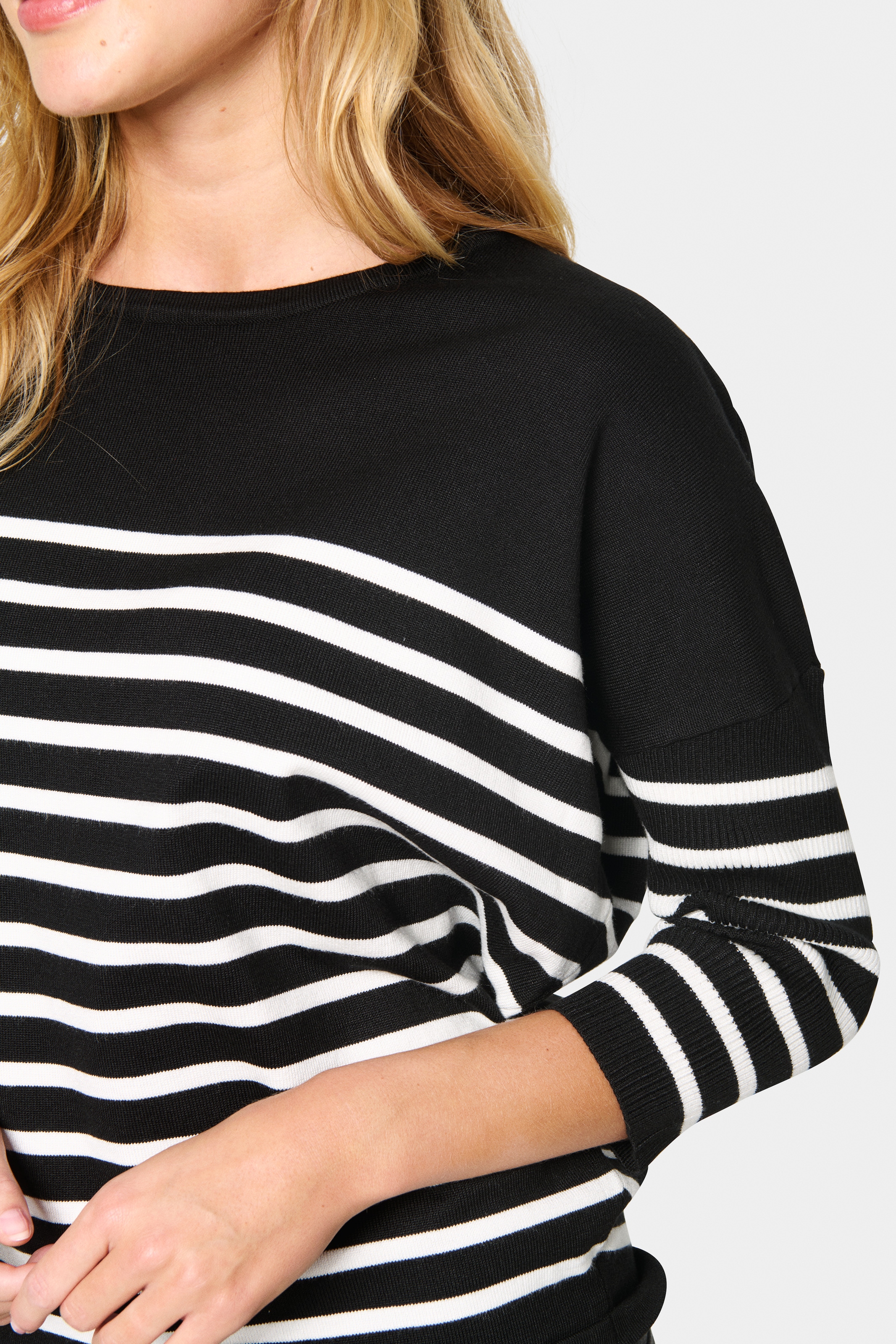 Saint Tropez Pull en tricot »MilaSZ R-neck Stripe« Oversize Fit, Feinstrick, Viskosemischung