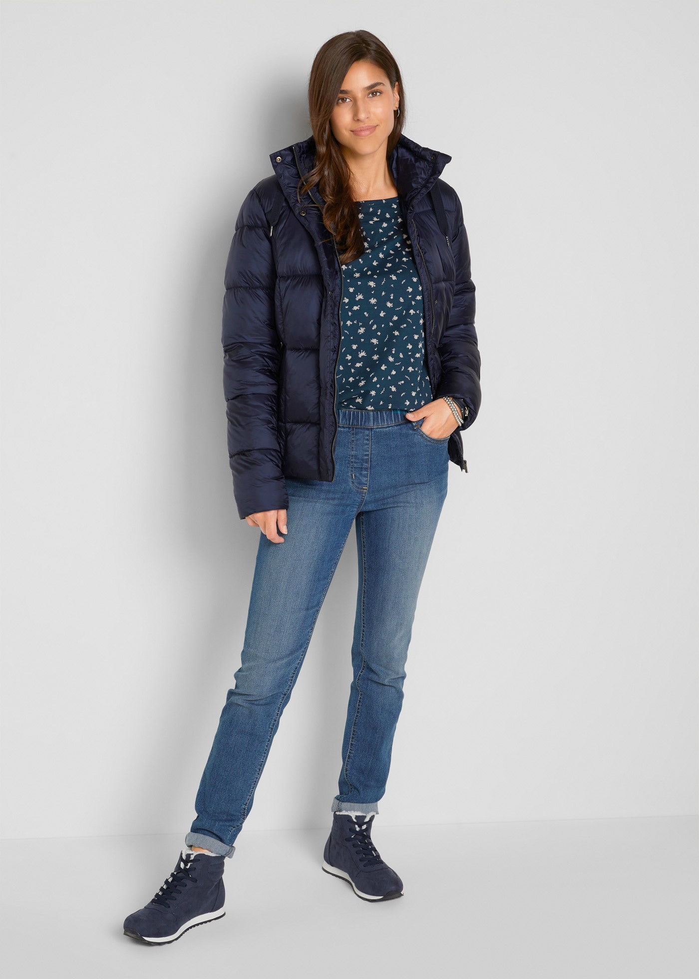 bonprix T-shirt à manches longues »Langarmshirt, bedruckt« lockere Passform, mit All-Over Print, mit eckigem Ausschnitt