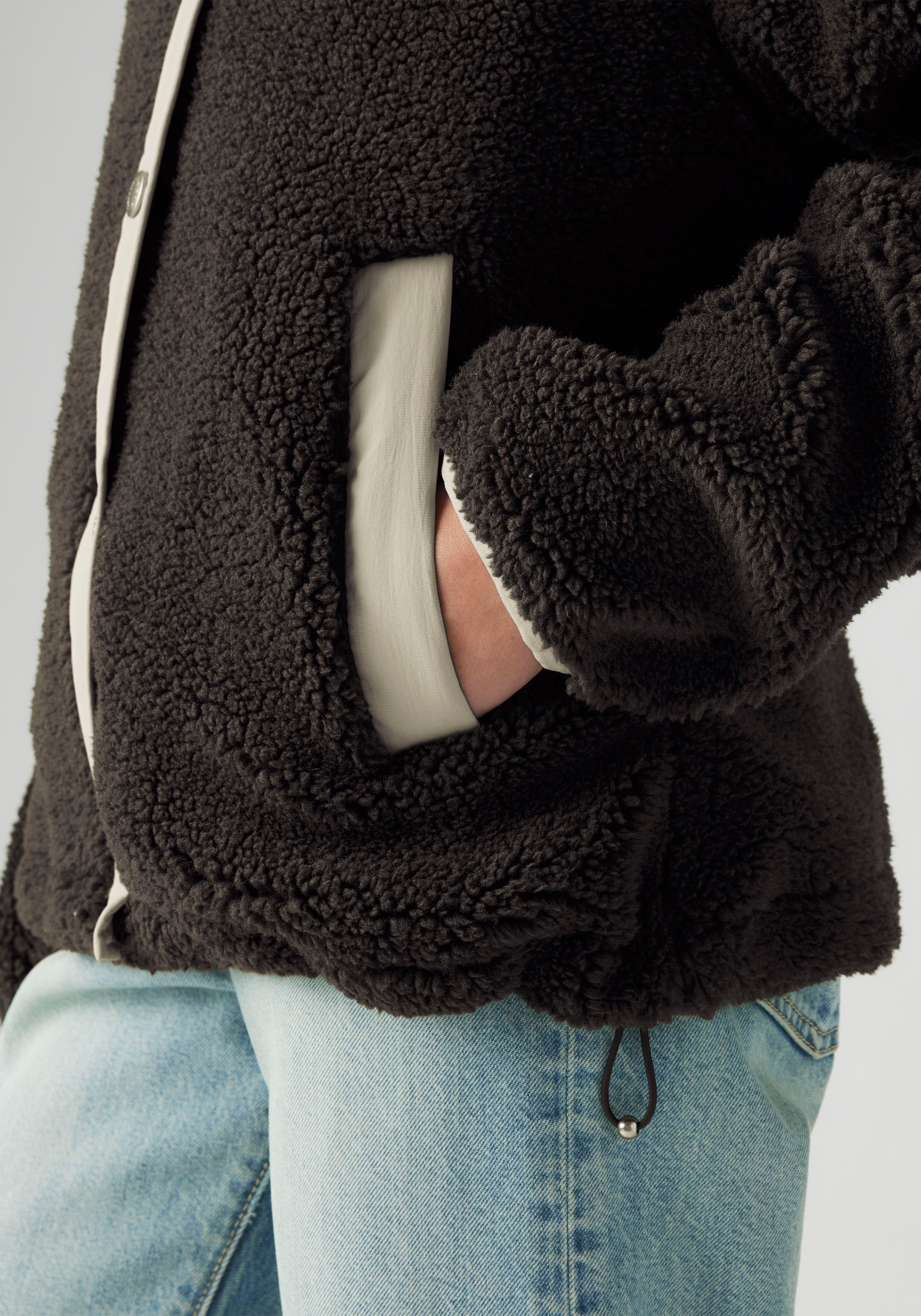 Levi's® Veste en peluche »LSE_VALLEY SHERPA JACKET« avec détails contrastants et cordon de serrage, chaud, veste de mi-saison