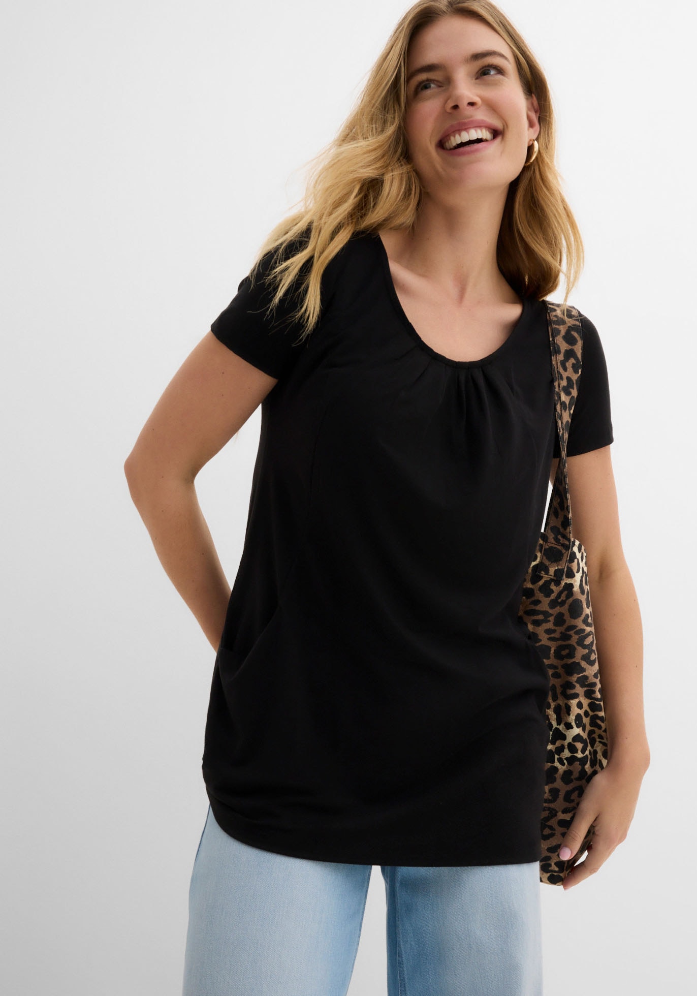 bonprix Longshirt figurumspielende Passform, Kurzarm, mit Eingriffstaschen