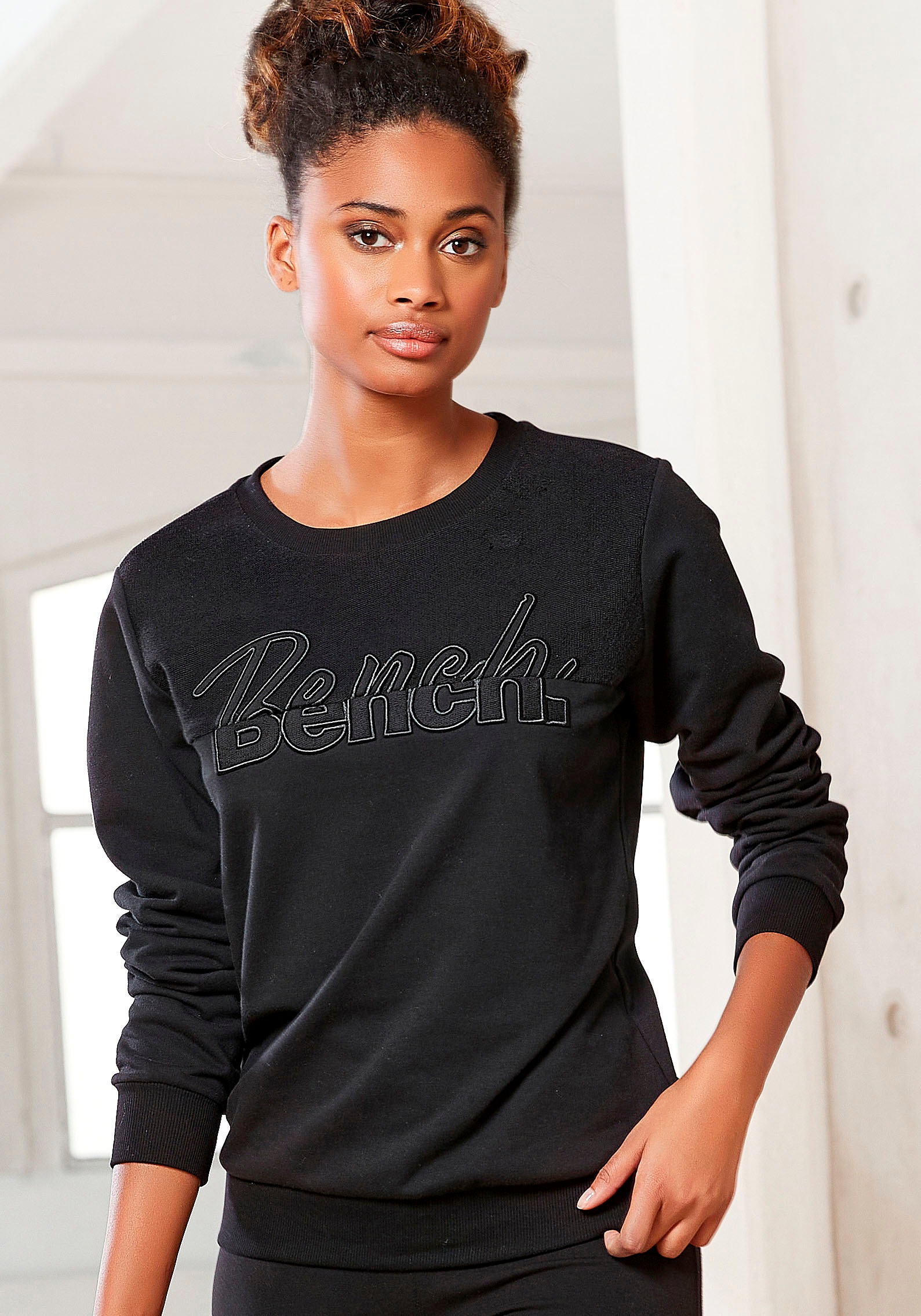 Image of Bench. Sweatshirt, mit Logostickerei bei Ackermann Versand Schweiz