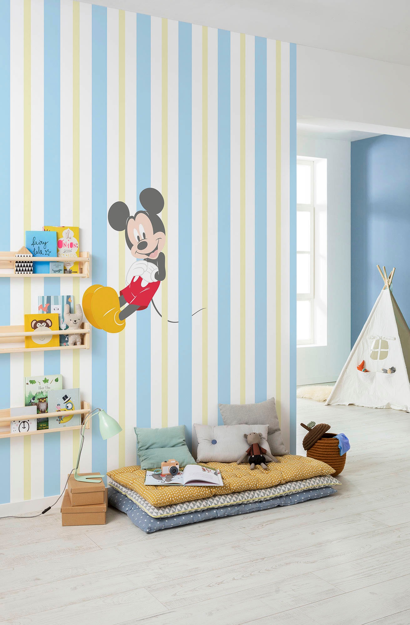 Komar Vliestapete »Digitaldruck Vlies -  Mickey Relax - Grösse 200 x 250 cm« bedruckt glatt Kinderzimmer