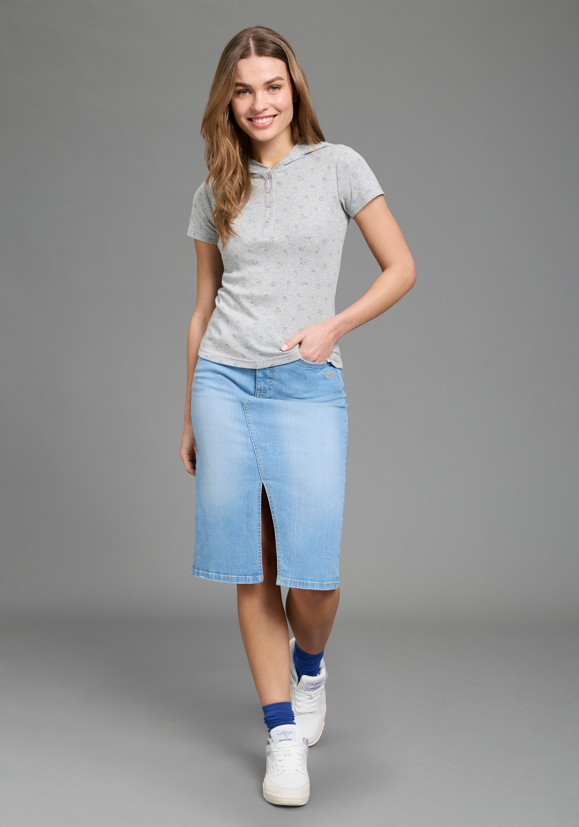 KangaROOS T-shirt à capuche figurbetonte Passform, Kurzarm, mit Kapuze, Rippware