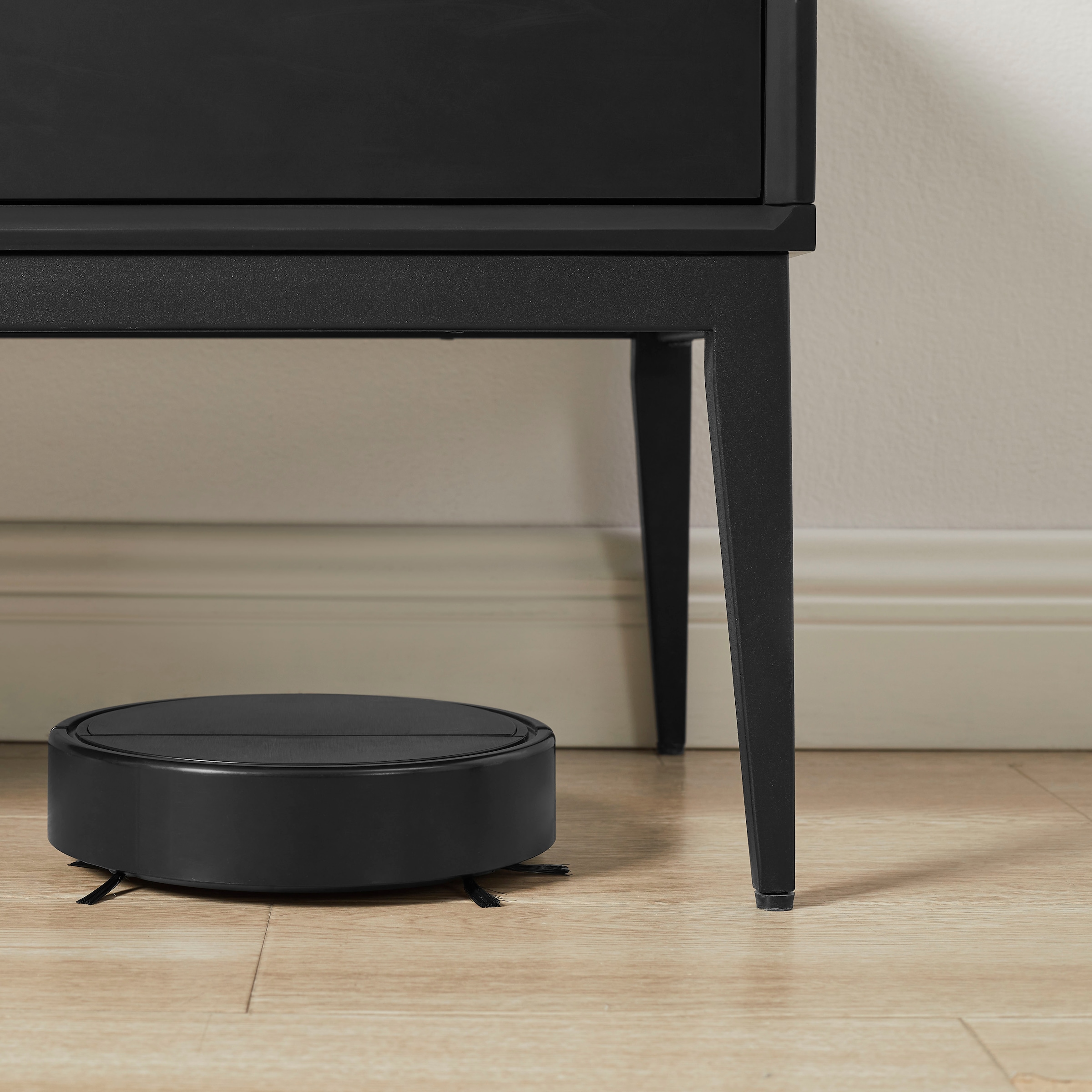 Leonique TV-Board »Lavisha« FSC-zertifiziertes Holz kombiniert Melamin, verchromten Metallgriffen