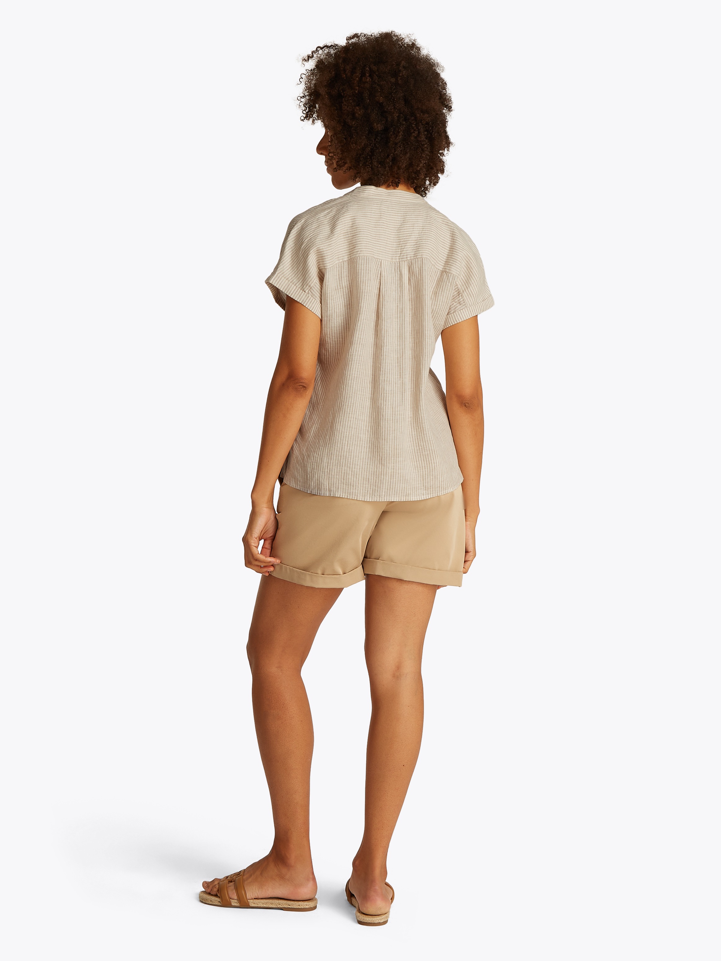 Tommy Hilfiger Kurzarmbluse »ESS LINEN COLLARLESS S/S BLOUSE«, mit Logostickerei,kühlendes Premium Leinen