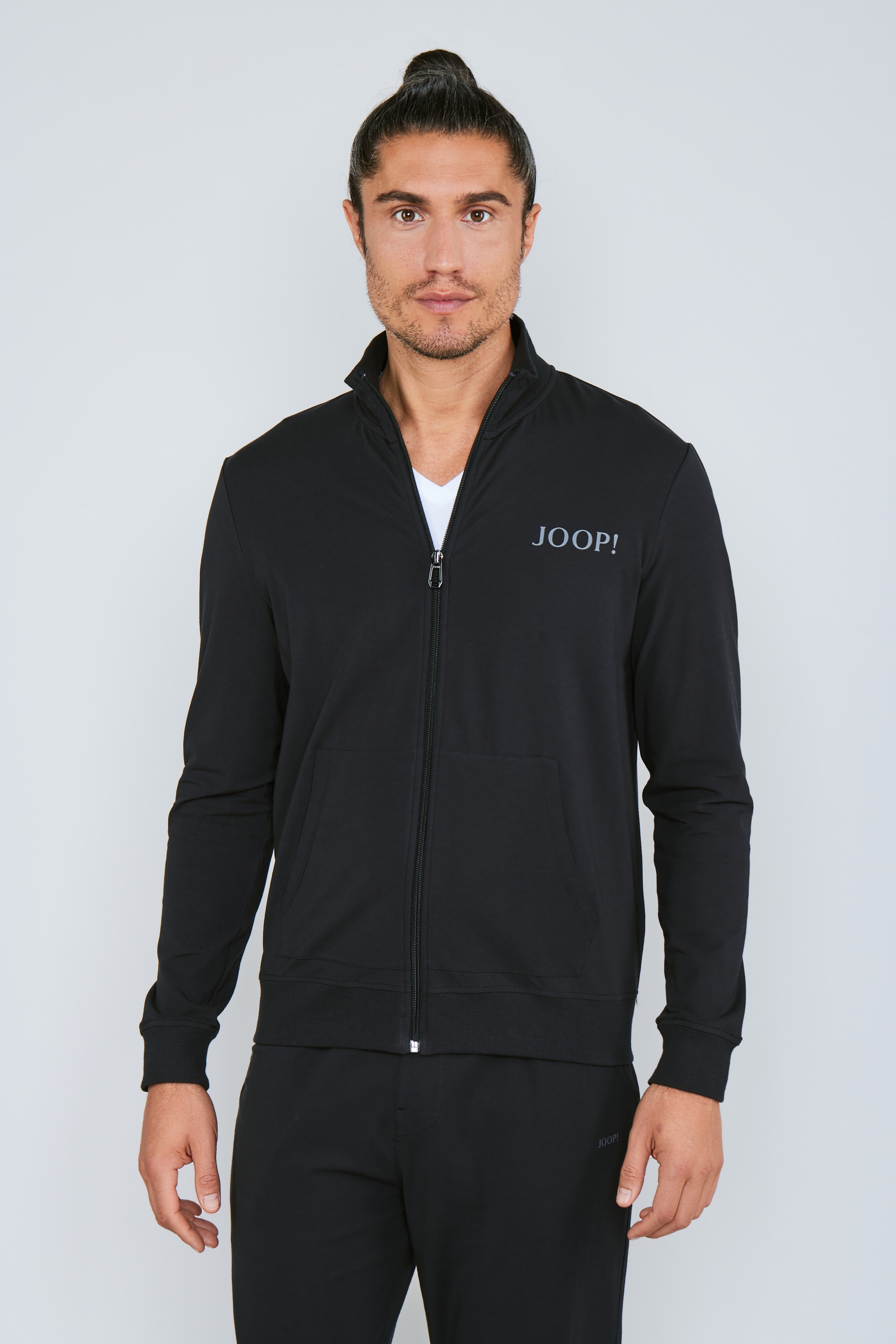 Image of JOOP Sweatjacke "Comfort" Stehkragen, Regular Fit, geteilte Kängurutaschen, langärmelig