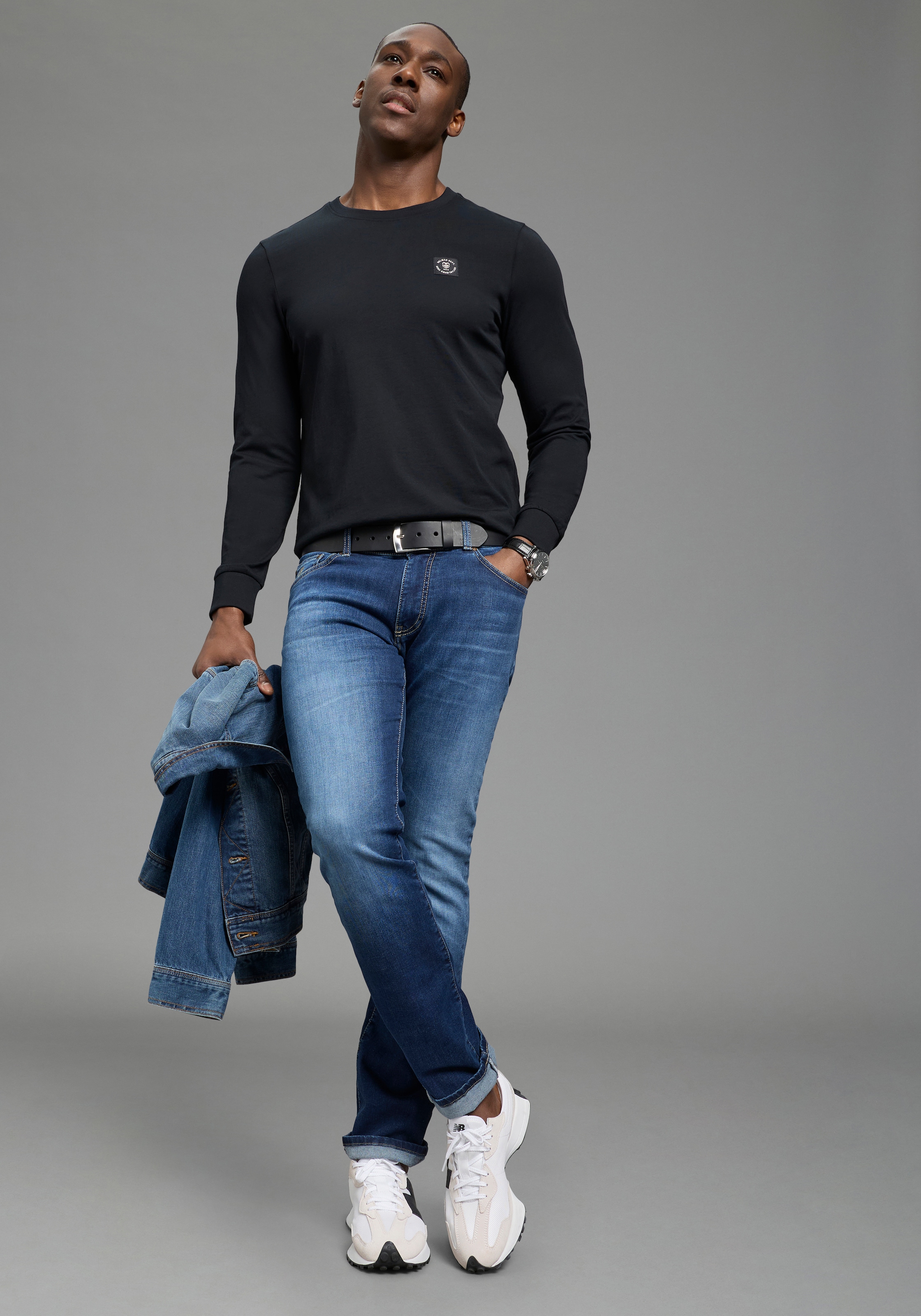 DELMAO Shirt à col rond mit Markenlabel