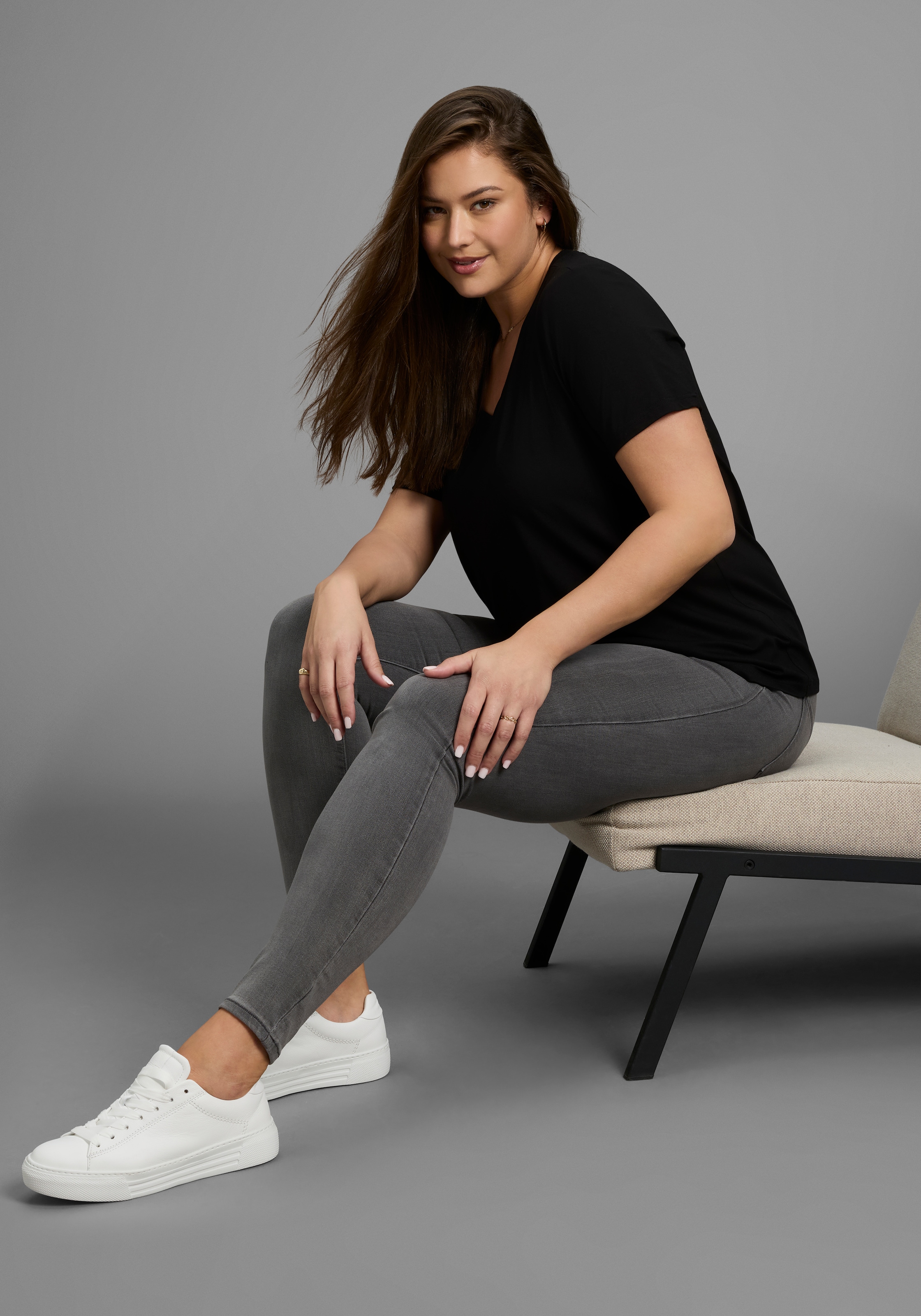 Laura Scott CURVE T-Shirt, mit V-Ausschnitt aus fliessender Viskose - GROSSE GRÖSSE
