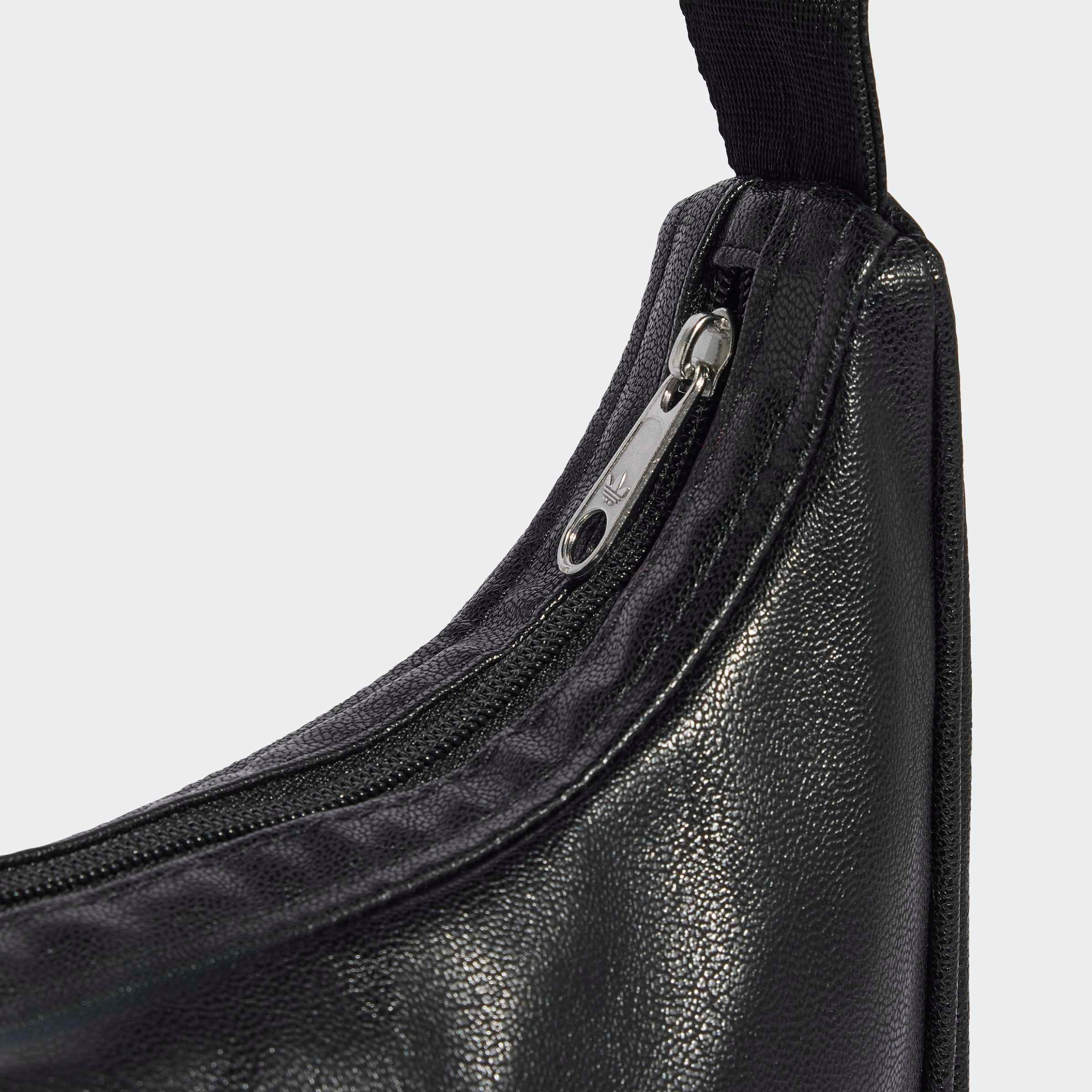 adidas Originals Sac de sport »ADICOLOR, METALLIC-PU, HALBMONDFÖRMIG«