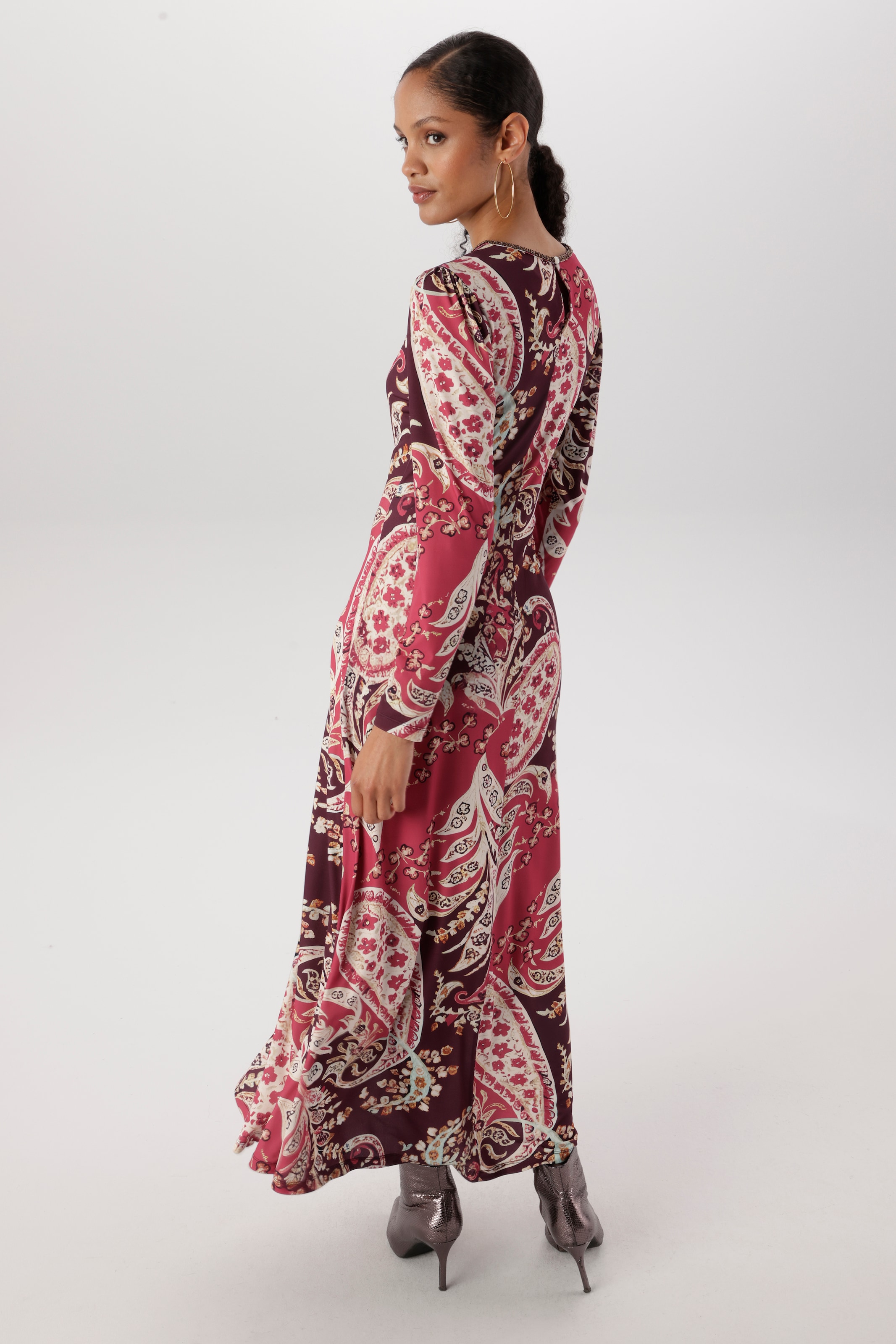 Aniston SELECTED Maxi robe avec petites perles artificielles à l'encolure ronde - NOUVELLE COLLECTION