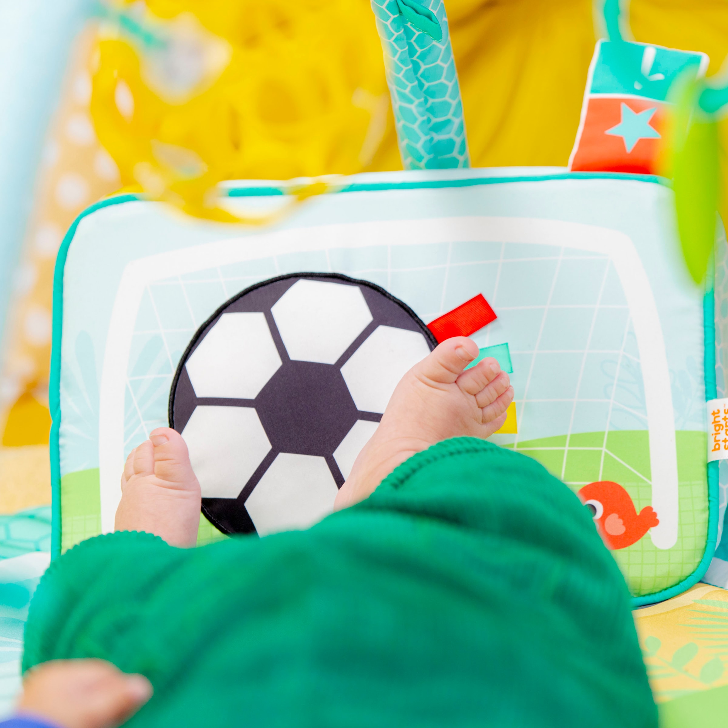 Bright Starts Arche de jeu »Grip & Kick Activity Gym« mit Licht- und Soundeffekt