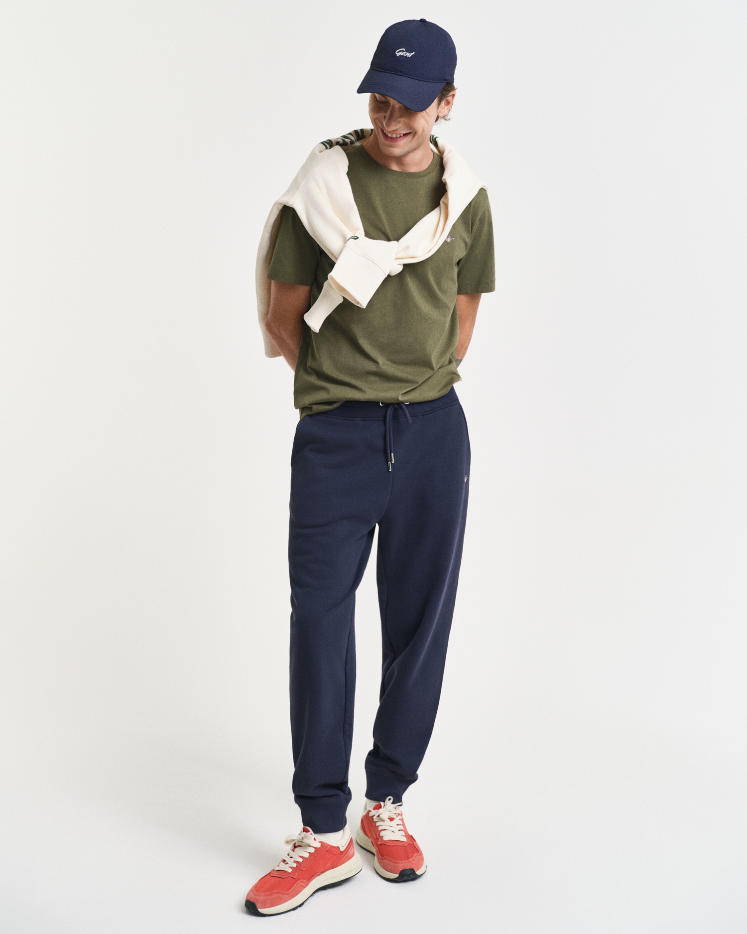 Gant Pantalon sweat »REG SHIELD SWEATPANTS«  mit Logostickerei unterhalb des Bunds