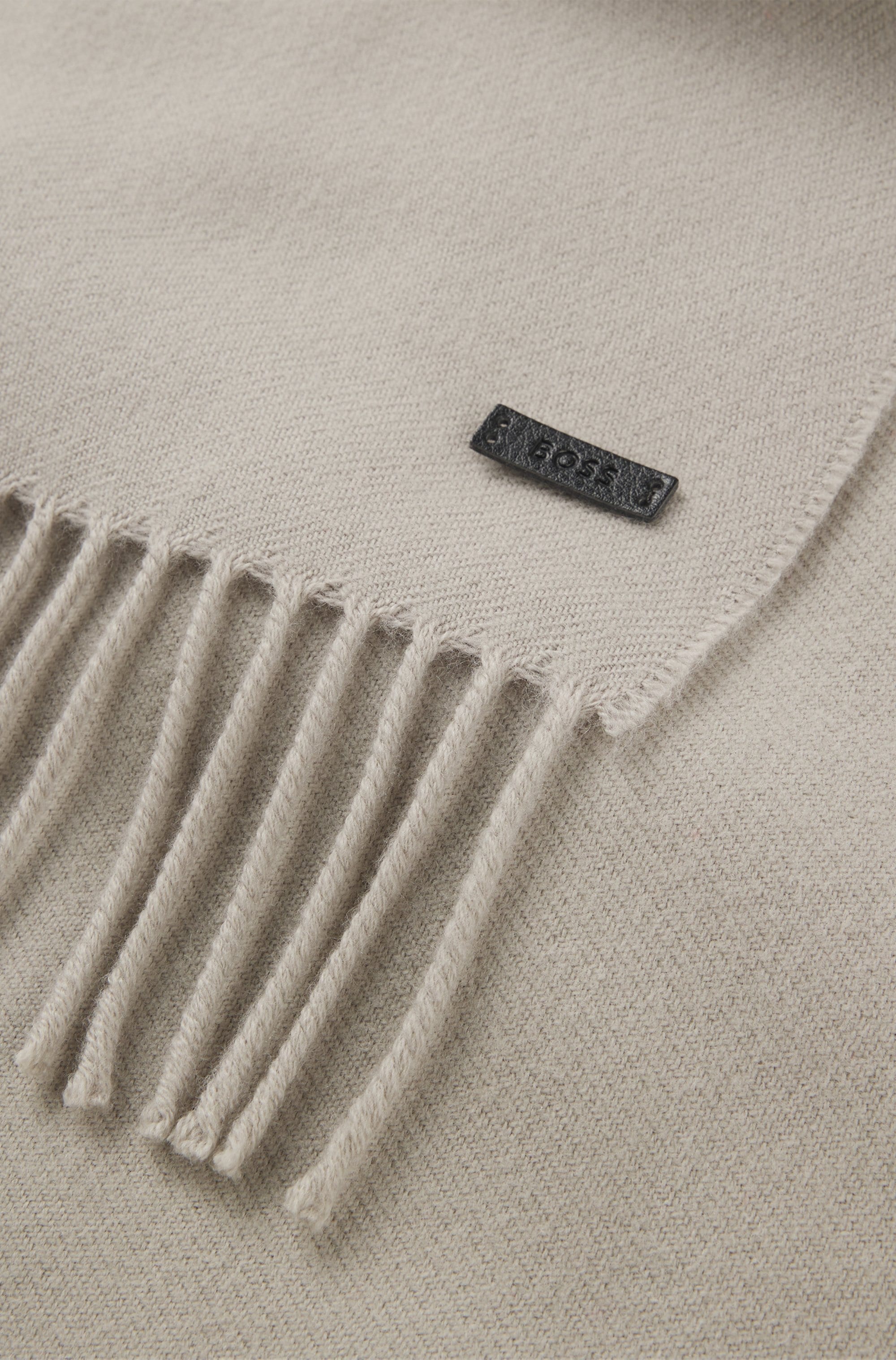 BOSS Wollschal »Naster 35*180«, mit gedrehten Fransen 100% Wolle Lederlabel Premium Quality