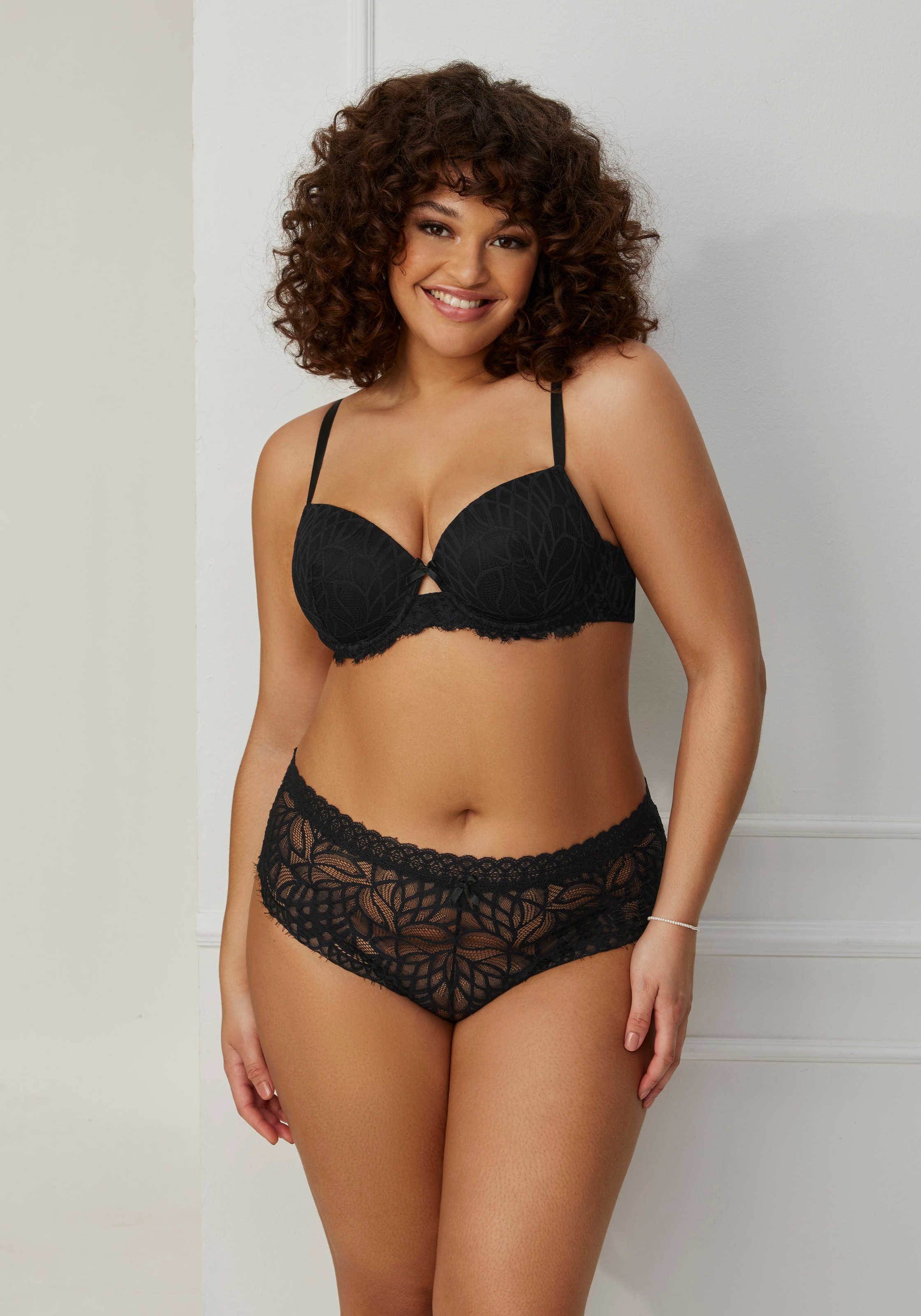 LASCANA Schalen-BH »Cara«, mit Bügel rundum aus filigraner Spitze, sexy Dessous