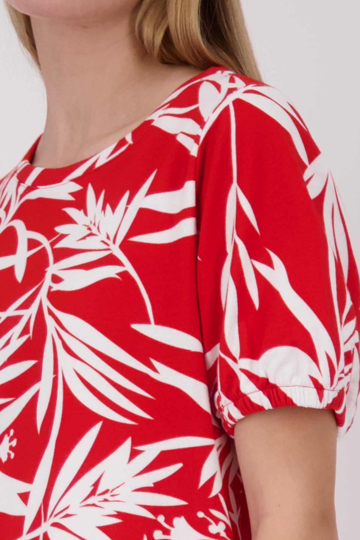 Monari Robe t-shirt »Kleid Blätter allover« Sans poche coupe régulière avec motif feuilles