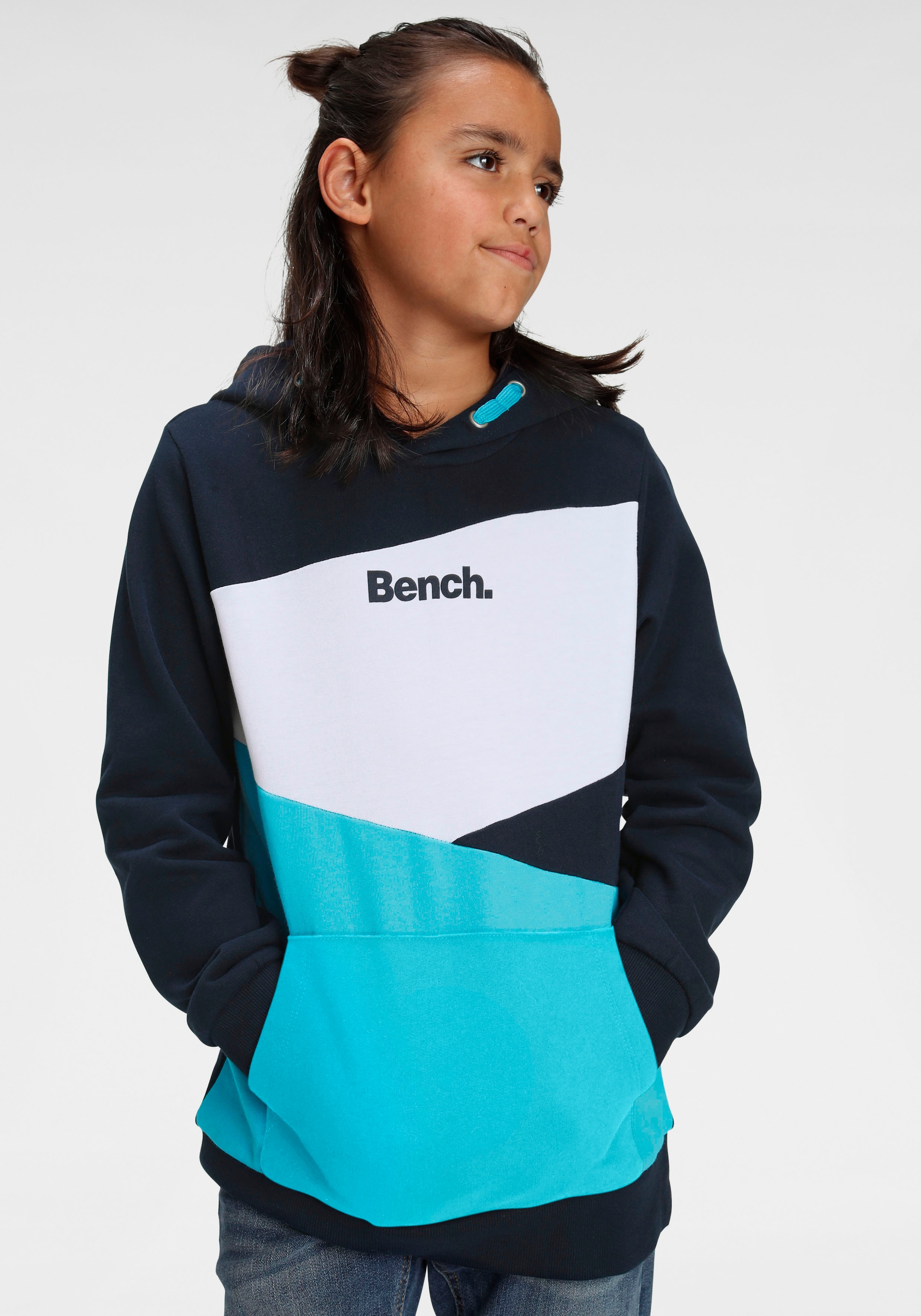 Bench. Kapuzensweatshirt »mit asymmetrischer auf Farbaufteilung«, asymmetrischer Farbaufteilung mit versandkostenfrei