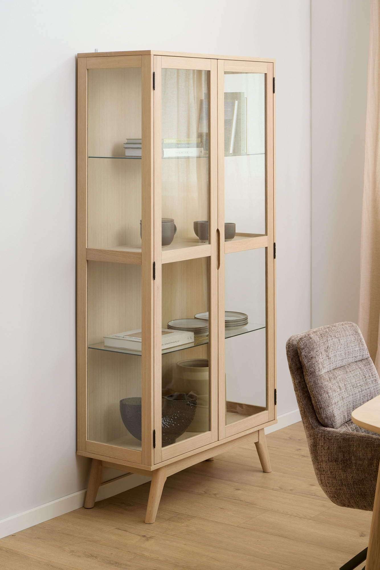 ACTONA GROUP Vitrine »Marte« ölbehandeltes Eiche Furnier, 2 Türen, klar Glas, 94x40x192 cm
