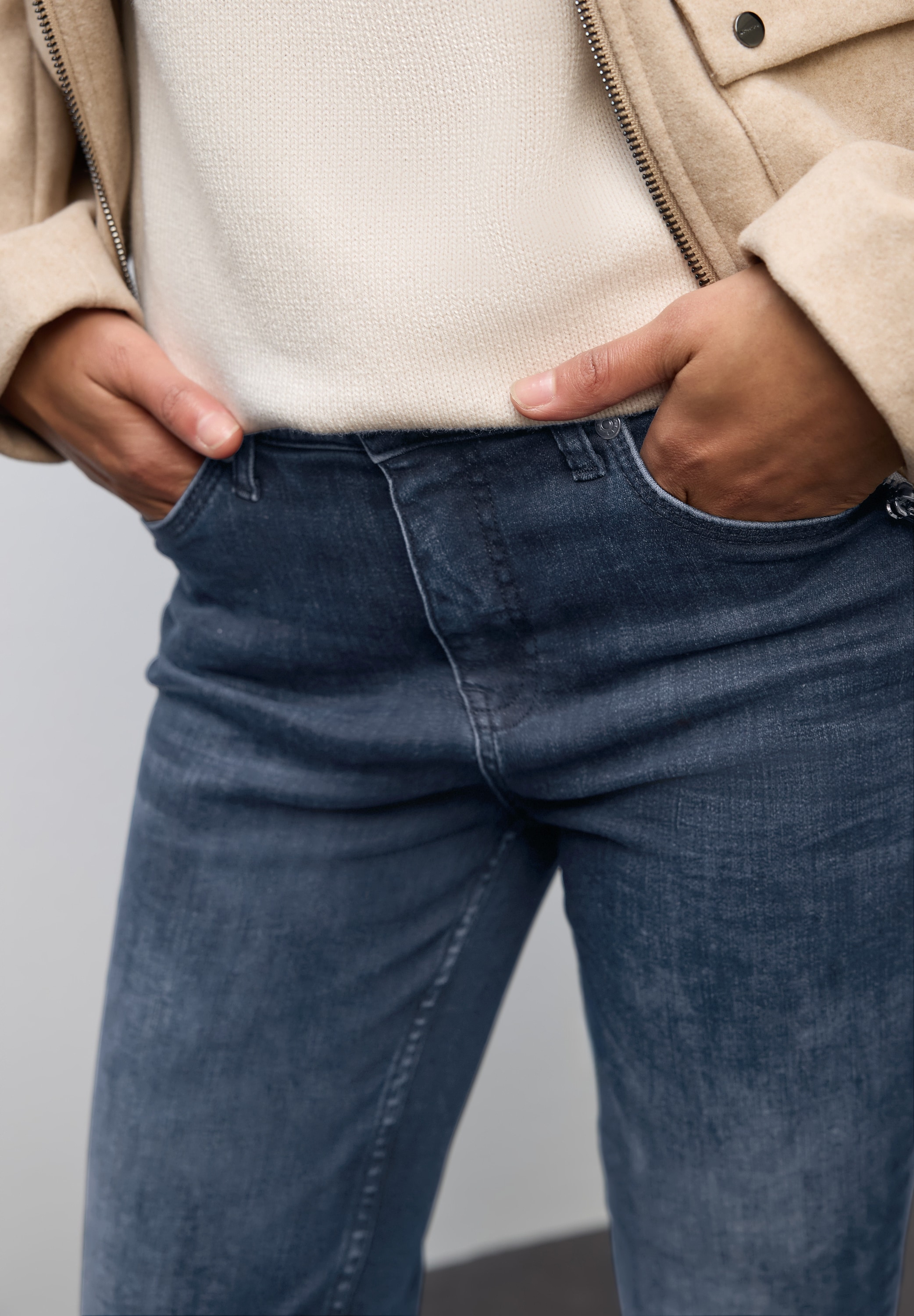 STREET ONE Slim-fit-Jeans »QR Style Bootcut«, im 5-Pocket-Style und mit Stretch
