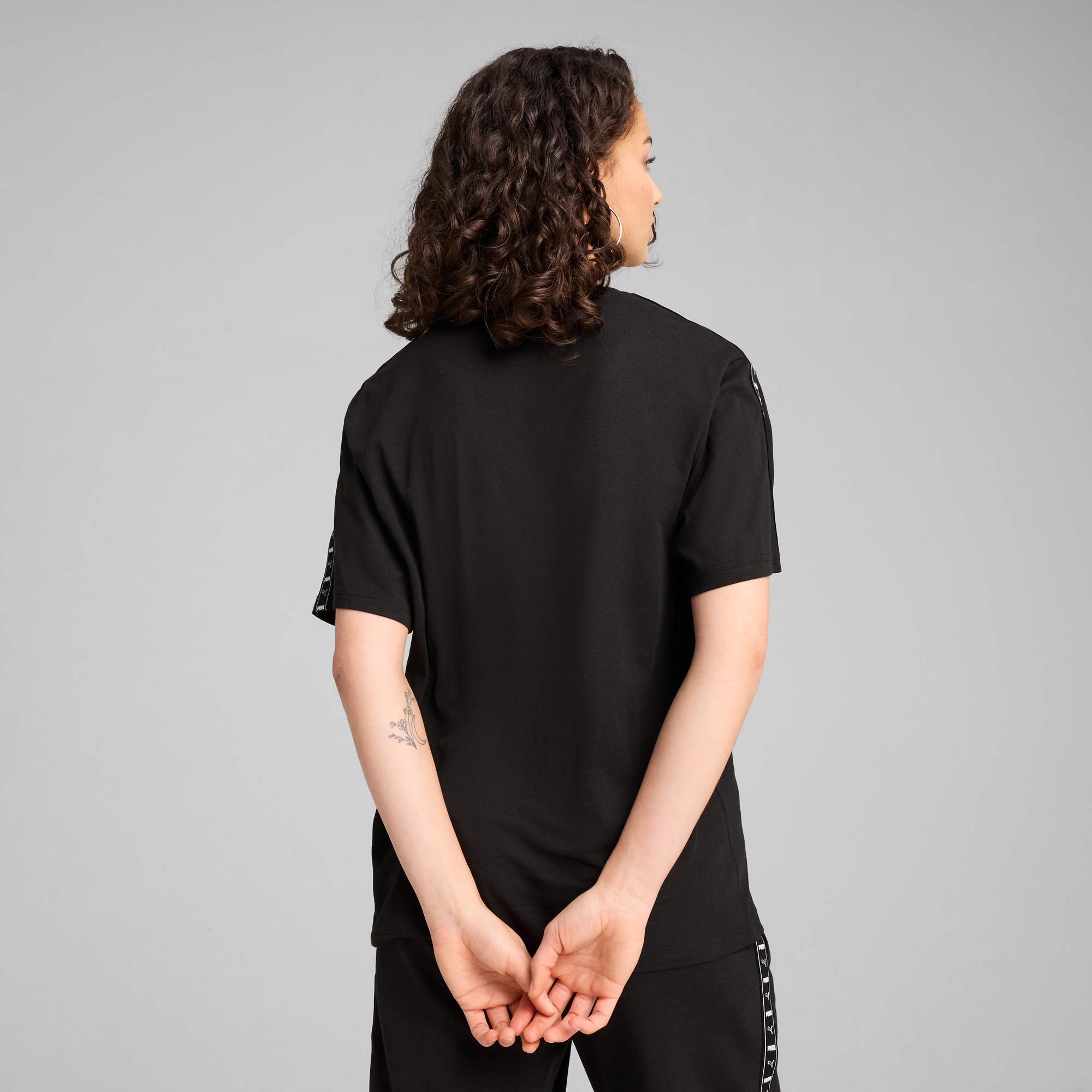 PUMA T-Shirt »ESS TAPE RELAXED TEE«