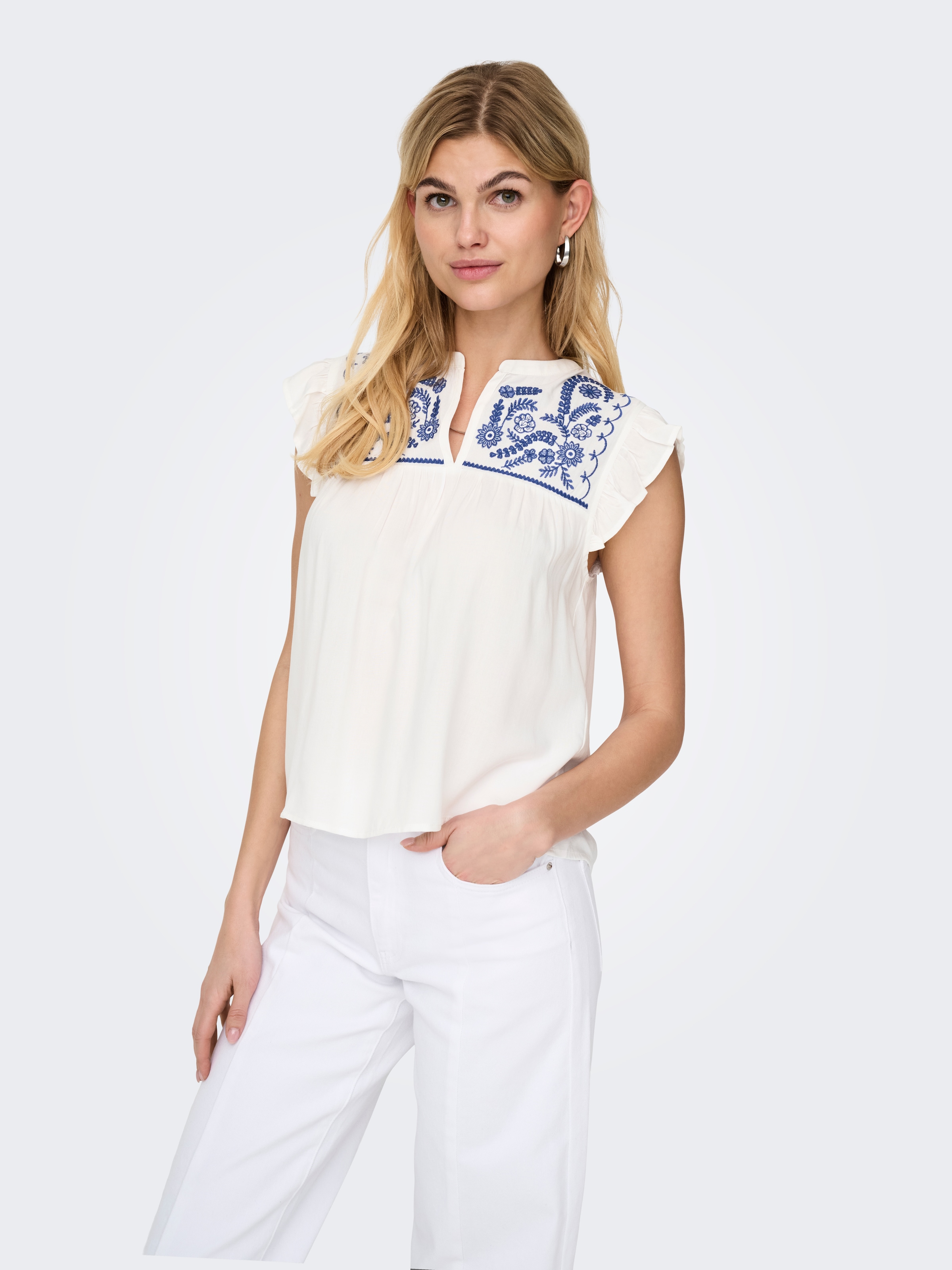 ONLY Top à volants »ONLVESTINE S/S TOP WVN NOOS« Viscose, coupe ample, col rond