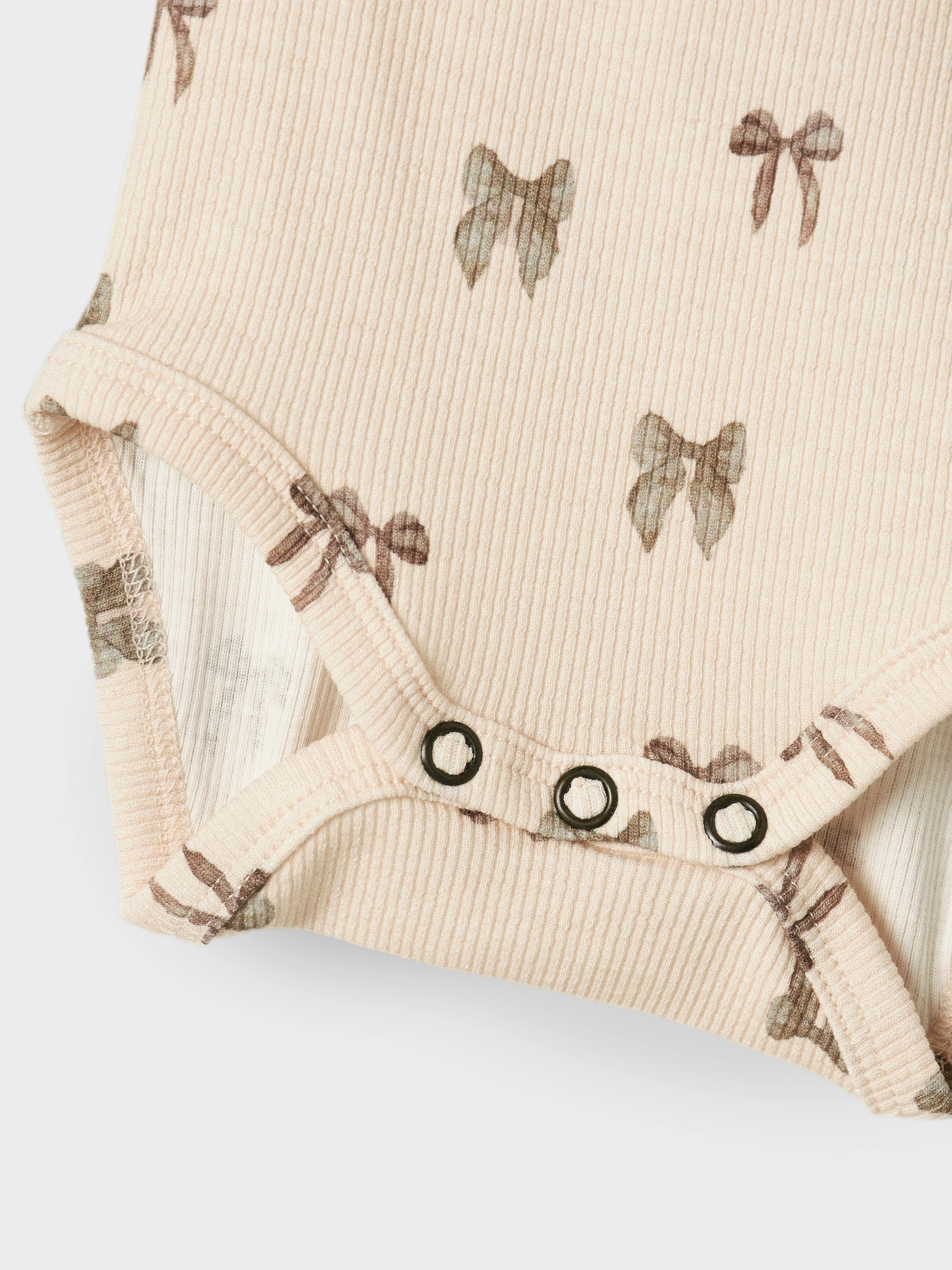 Lil' Atelier Body à manches longues »NBFGAVO EKO LS SLIM BODY LIL NOOS« mit Rüschen, weiche Jerseyqualität