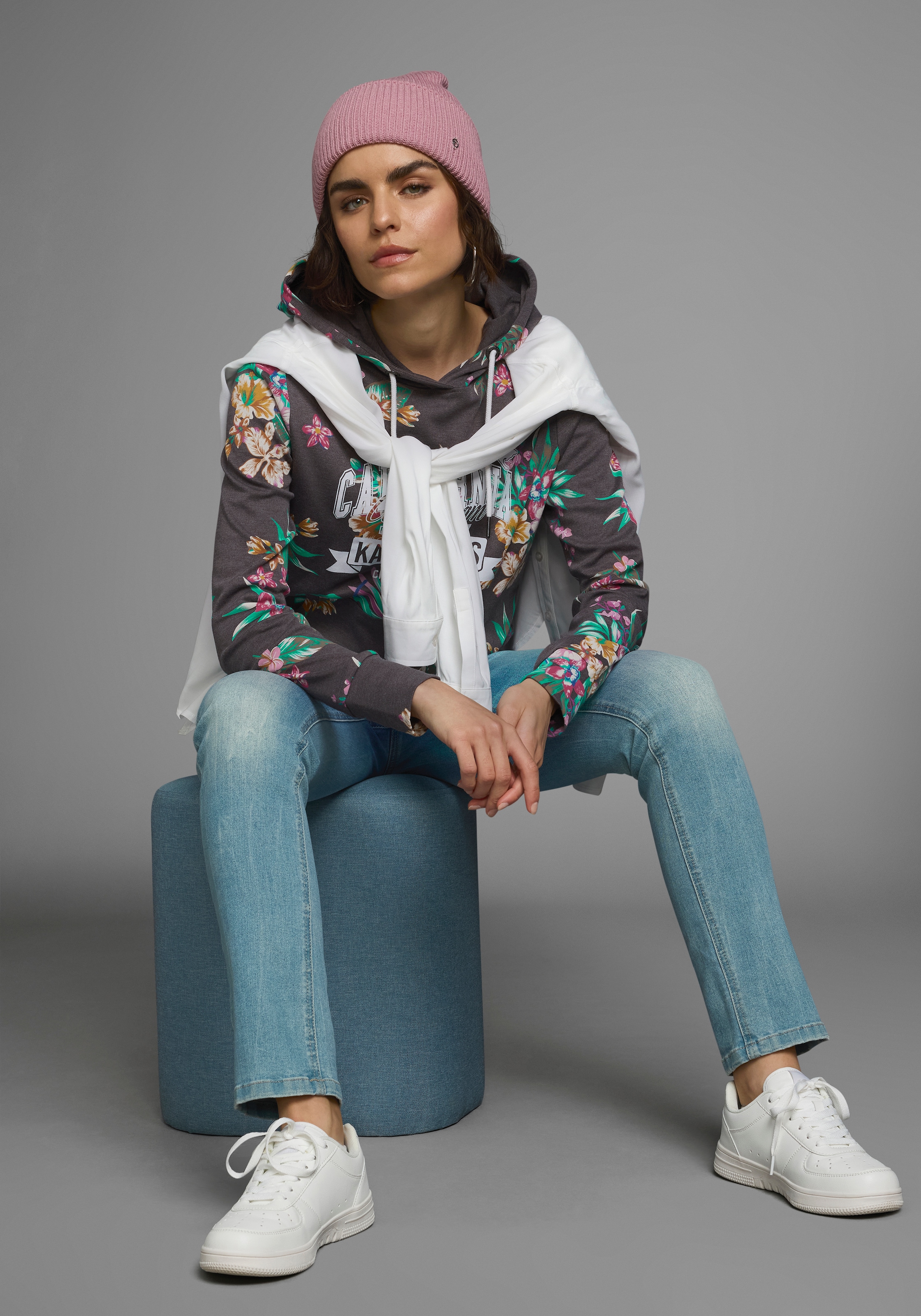 KangaROOS Kapuzensweatshirt, Langarm, figurumspielender Schnitt, aus Interlockmaterial