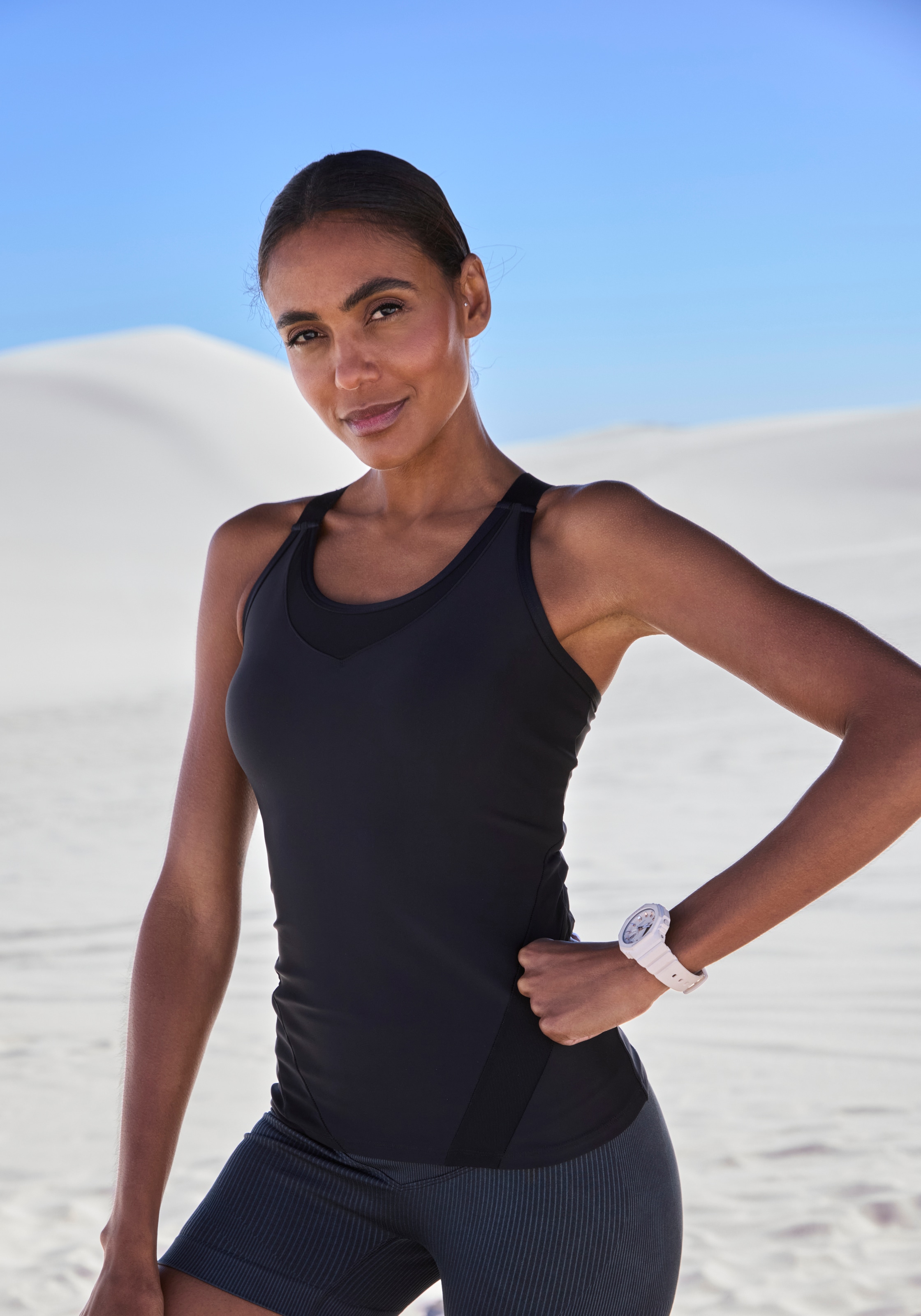 Image of LASCANA ACTIVE Sporttop mit Mesh-Einsatz und gekreuzte Träger im Rücken