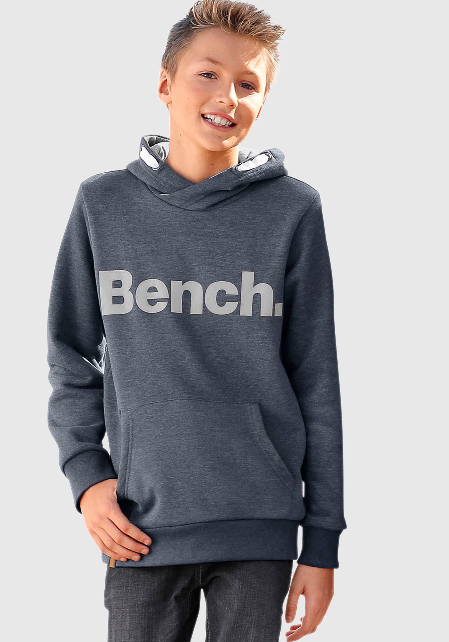 Image of Bench. Kapuzensweatshirt, mit grossem Logo-Druck vorn bei Ackermann Versand Schweiz