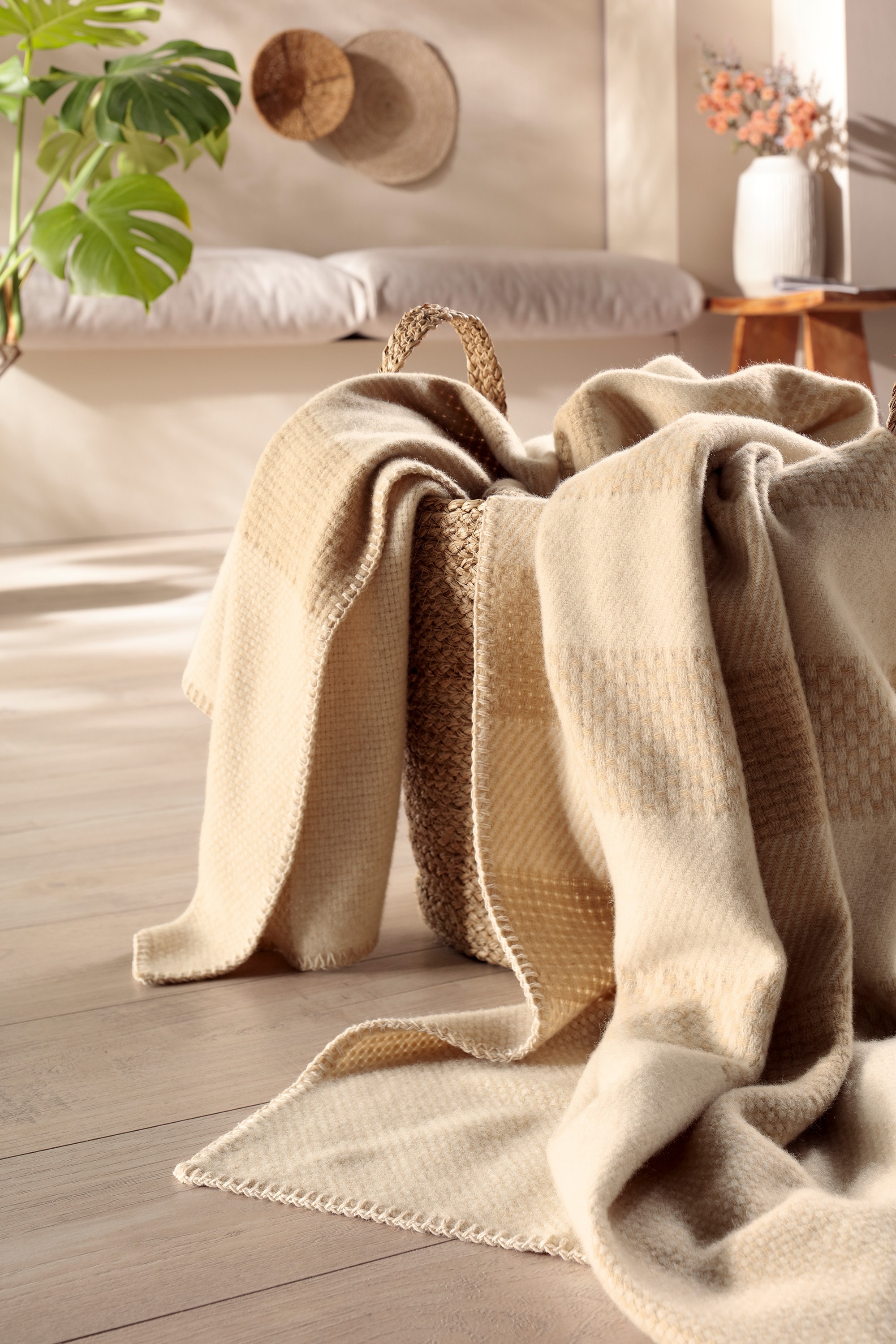 Biederlack Wohndecke »Plaid Crossweft beige« mit fühlbarer Webstruktur