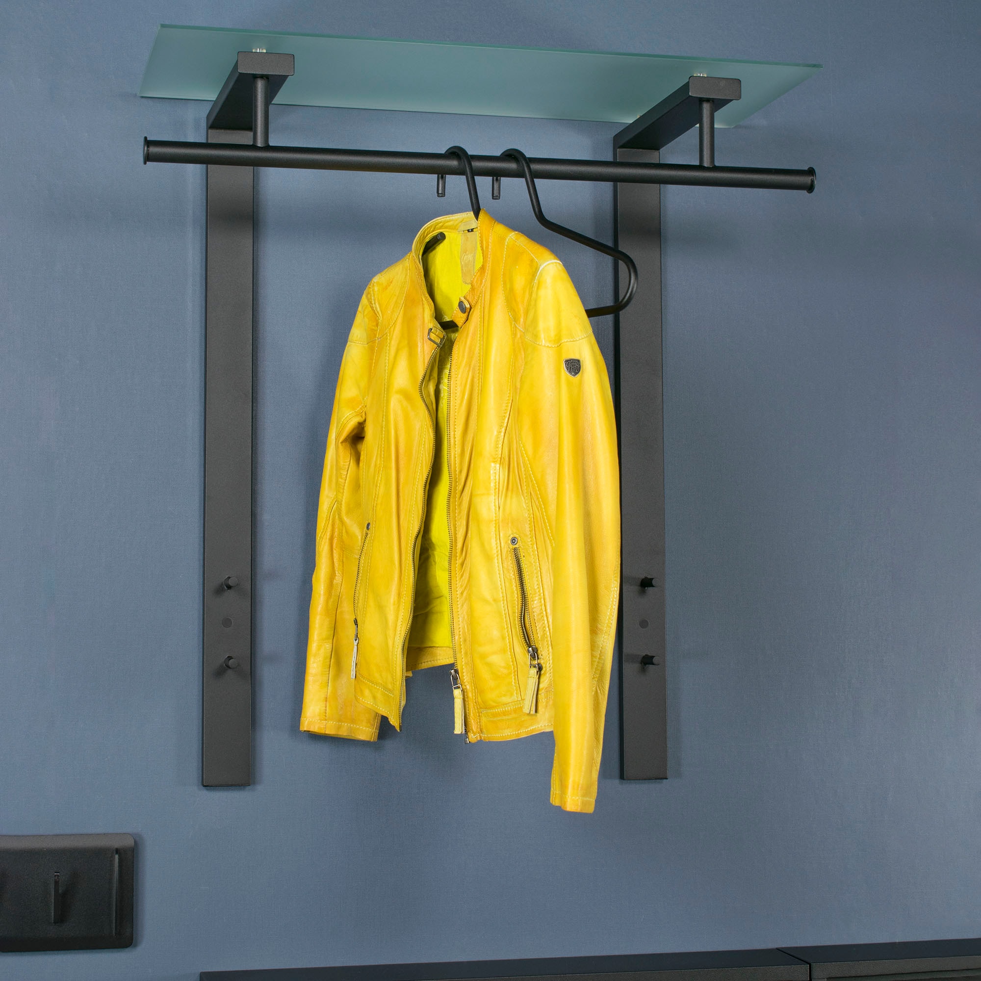 Image of Spinder Design Garderobenleiste "DUTCH" Moderne Wandgarderobe aus Stahl und Glas