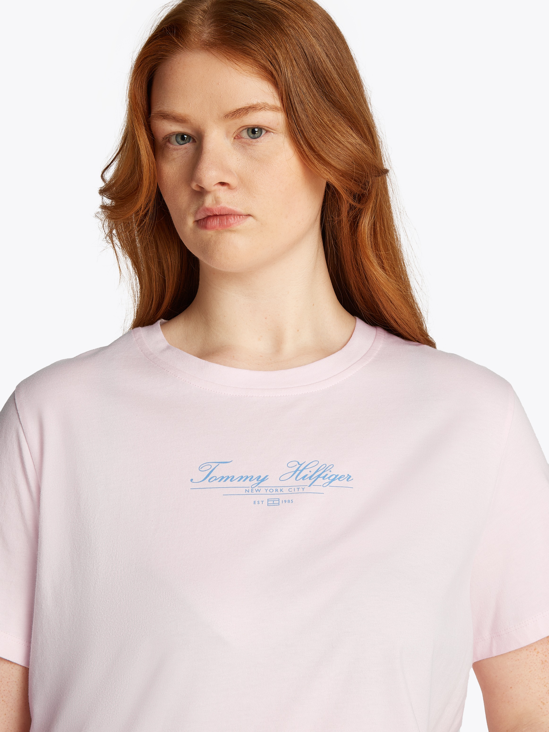 Tommy Hilfiger Curve Rundhalsshirt »CRV REG SCRIPT C-NK TEE SS«, in Grossen Grössen, Logoschriftzug