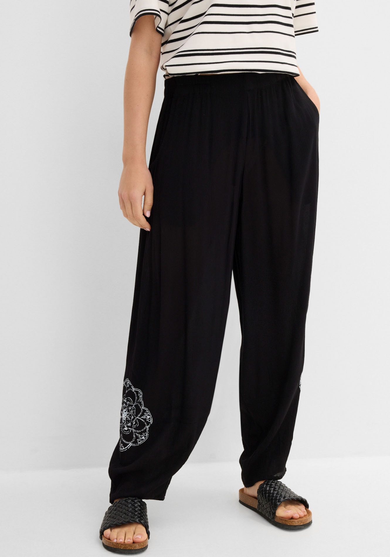 Image of bonprix Haremshose aus Viskose, lockere Passform, mit Mandala-Print, Casual Stil