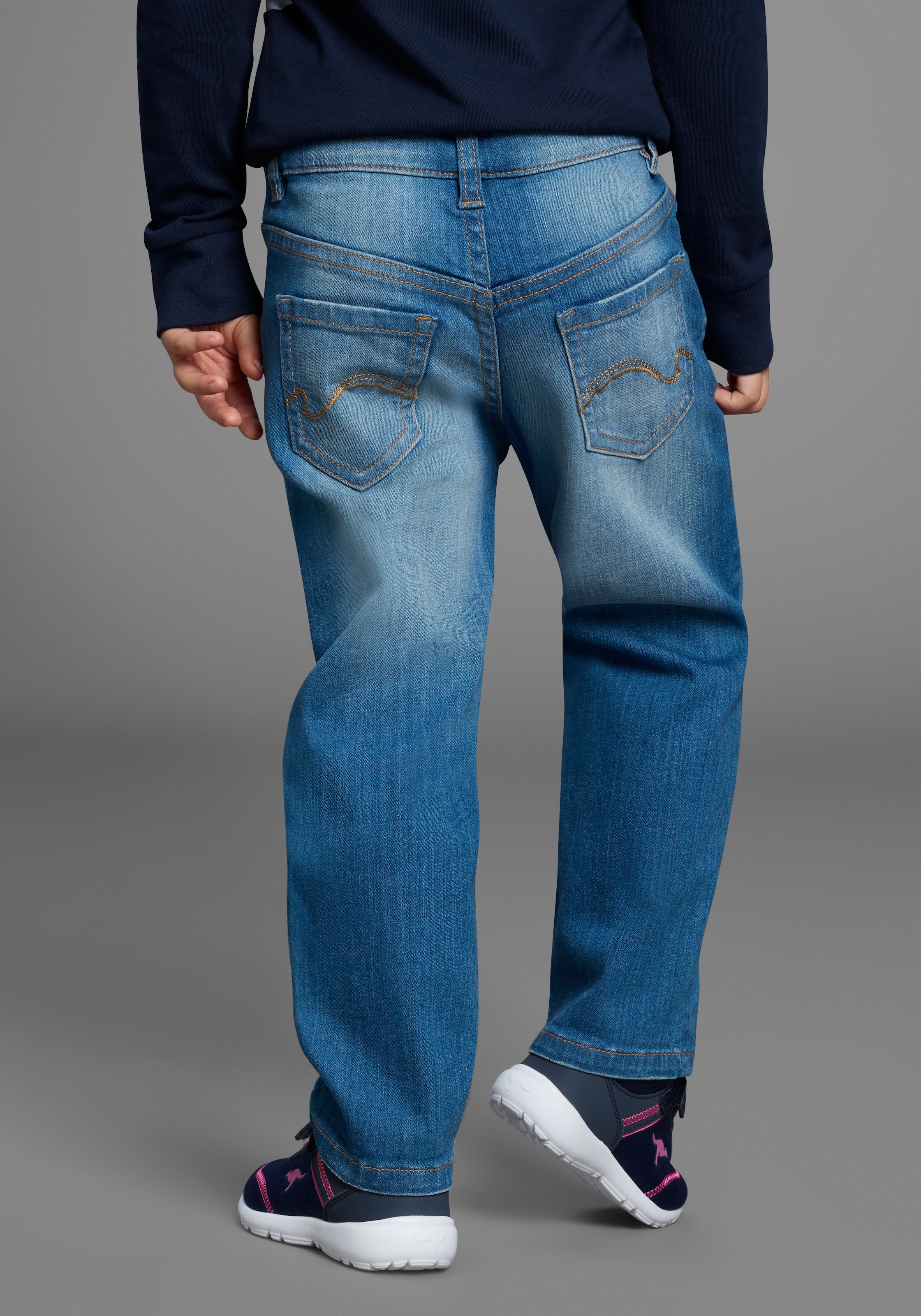 KangaROOS Stretch-Jeans »Stretchjeans mit Applikation«, Jeans mit süssen Sternen-Aufnähern